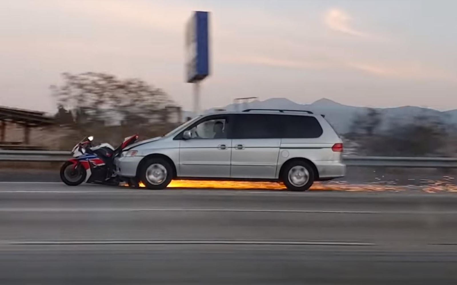 Аварія Honda мінівен байк