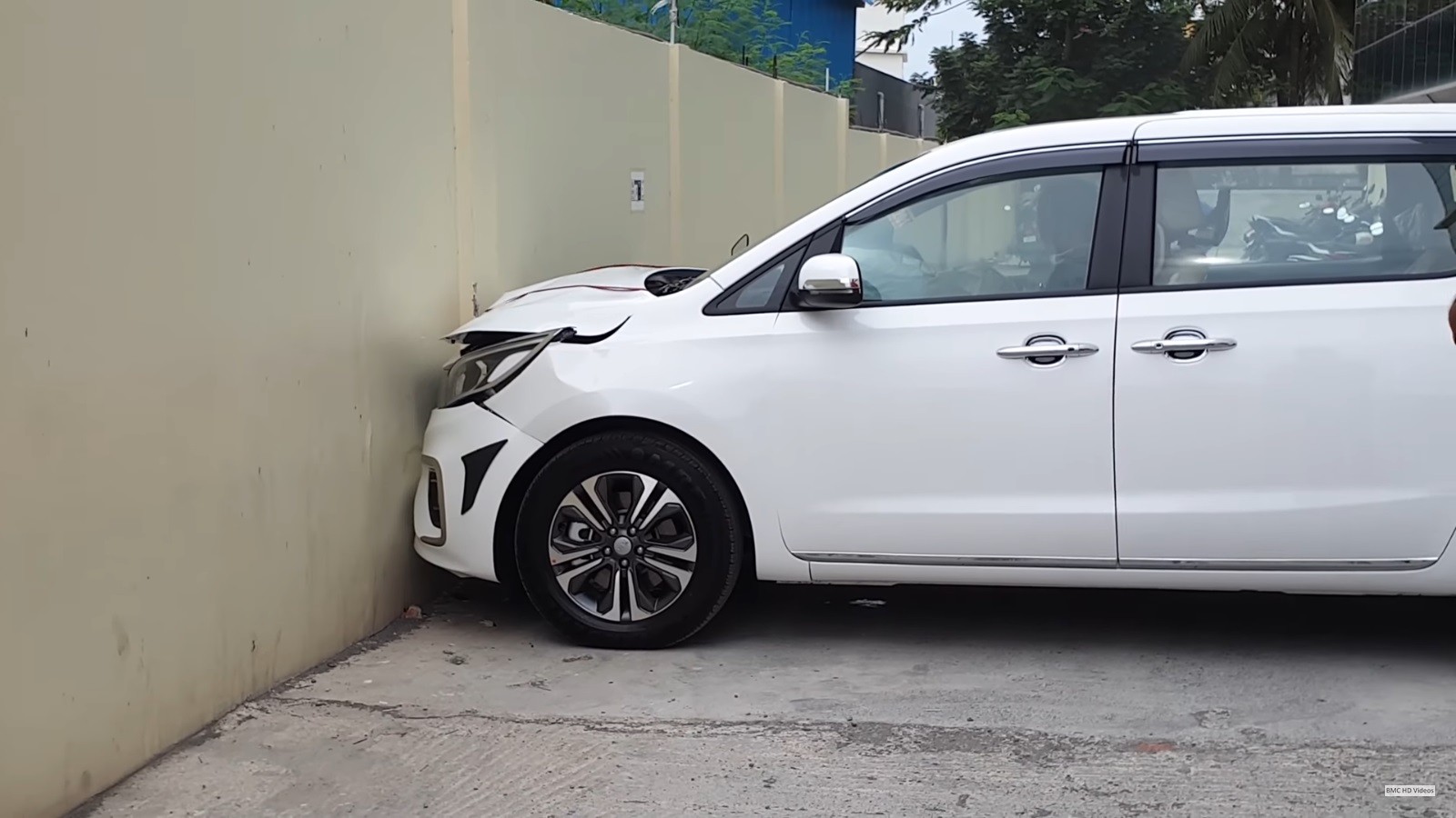 Аварія Kia Carnival
