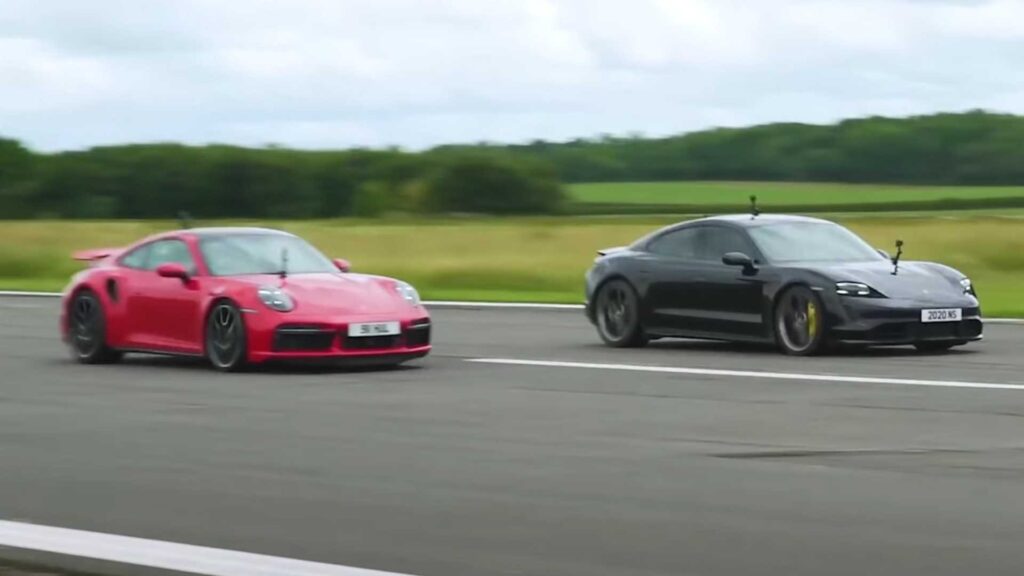 Porsche 911 Turbo S проти Porsche Taycan: