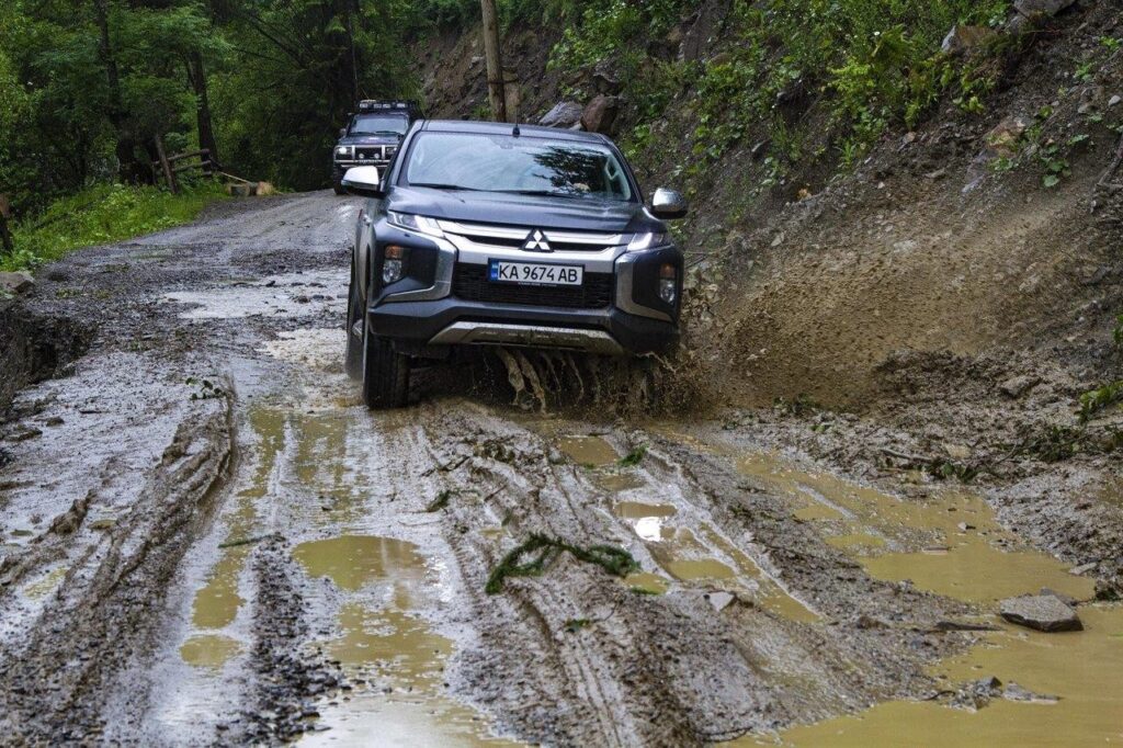 Mitsubishi L200 в Карпатах