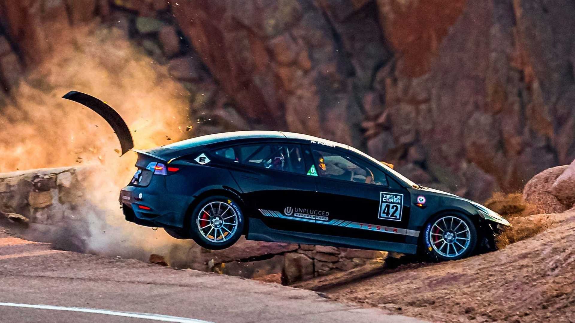 Tesla Model 3 Performance в аварії на Пайкс-Пік