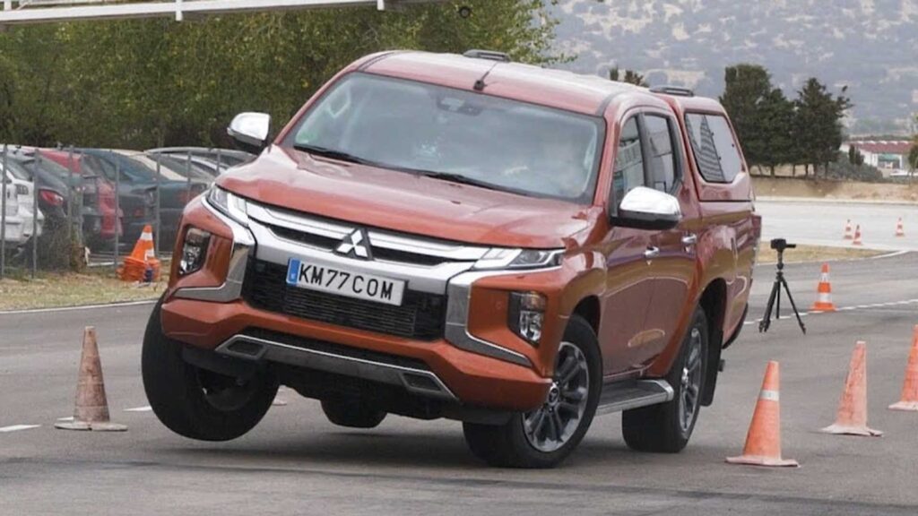 Mitsubishi L200 лосиний тест