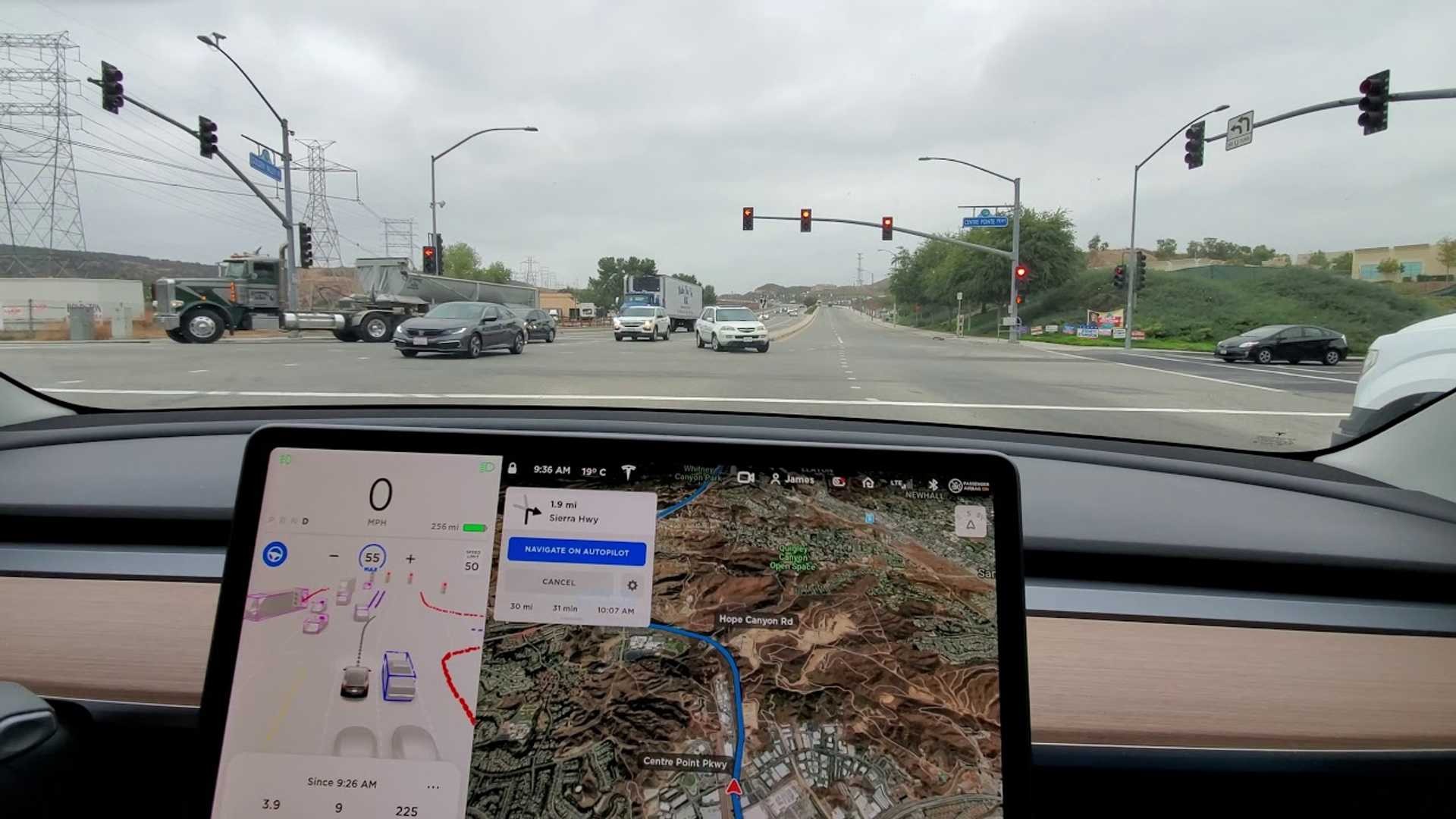 Tesla продемонструвала новий «безпілотний софт»