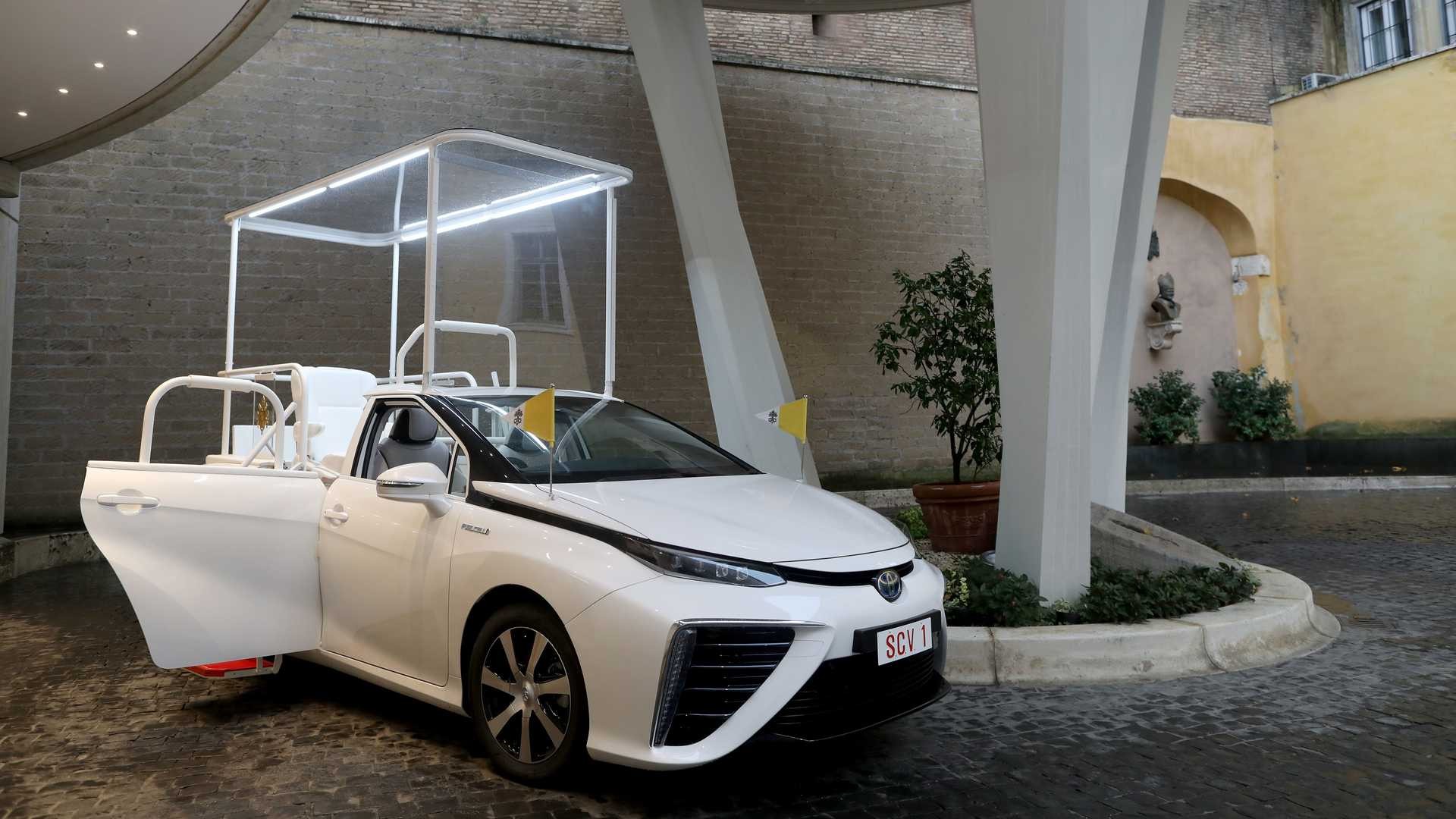 Toyota Mirai для Папи Римського