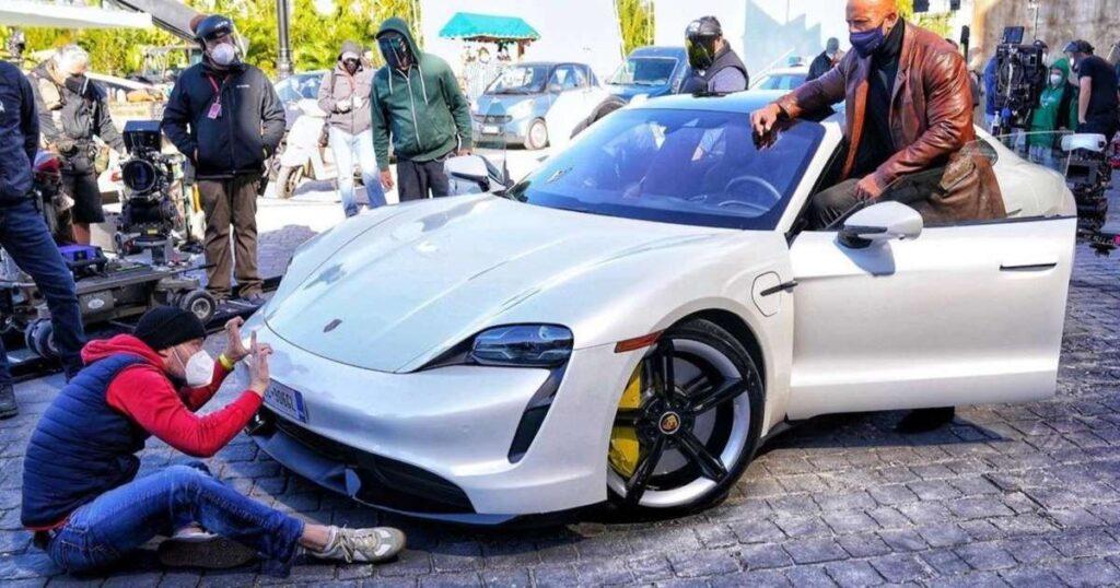 Porsche Taycan електрокар затісний фільм
