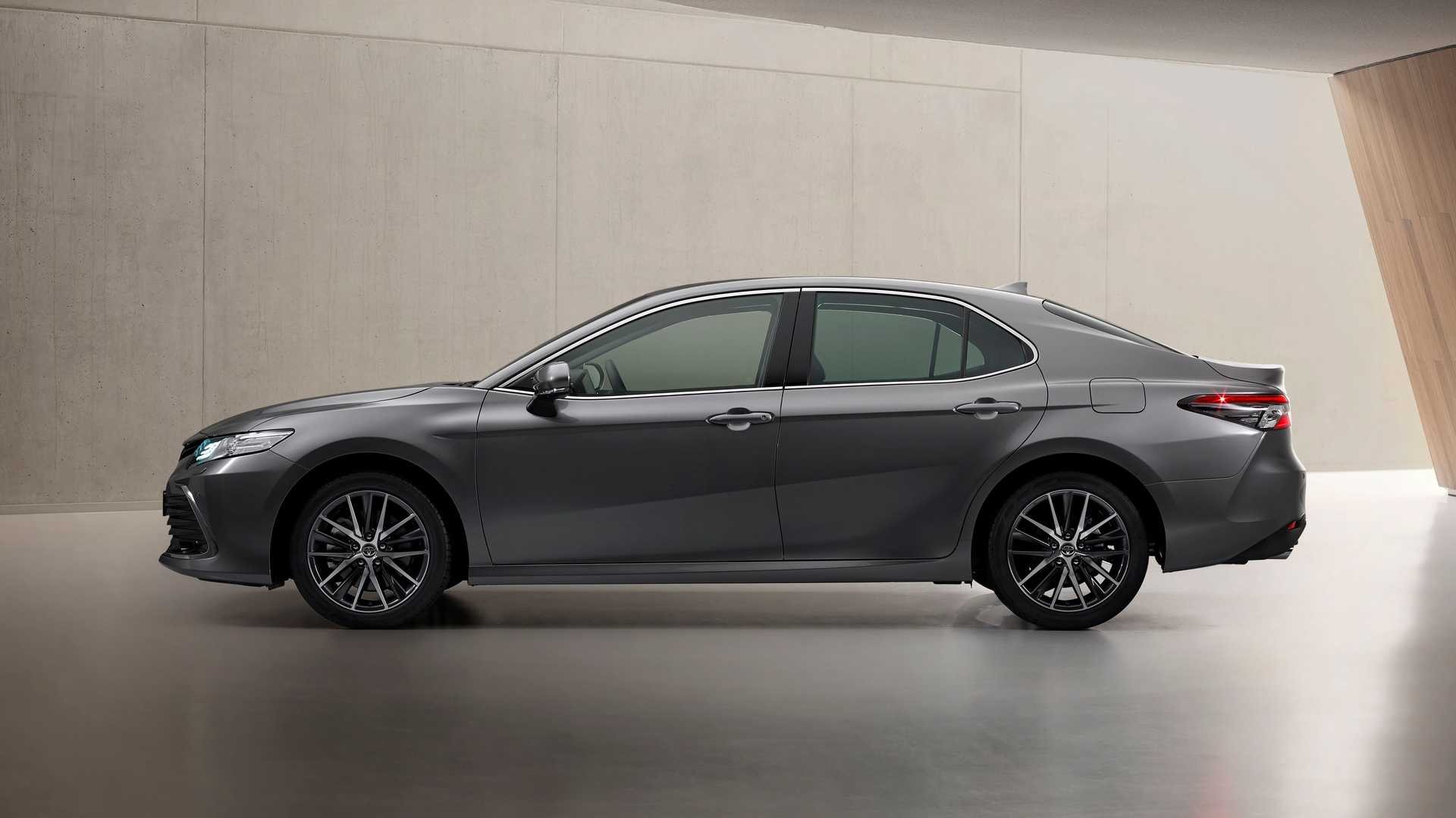Toyota Camry 2021 року (Європа )