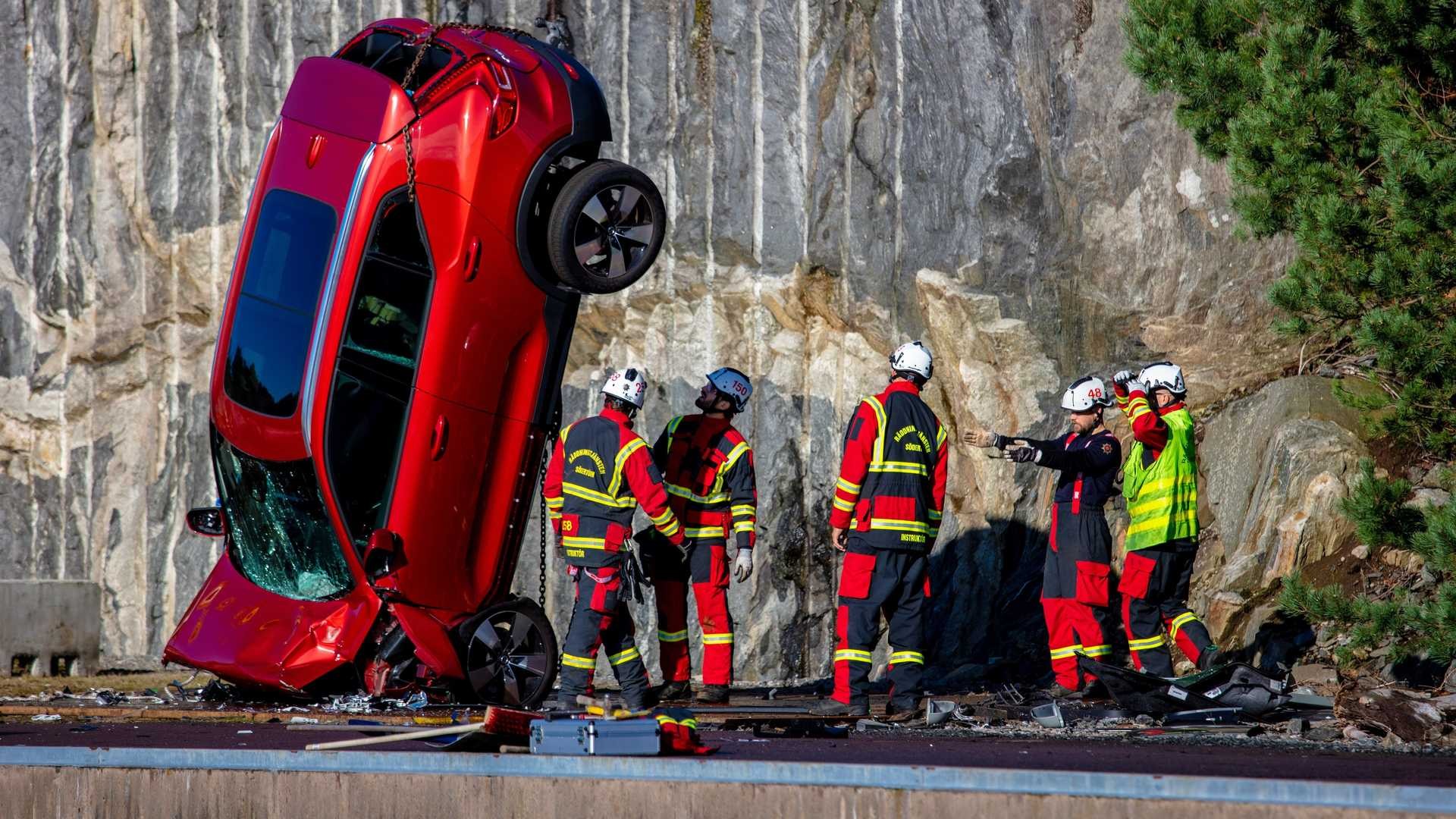 Volvo машини аварія навчання рятувальники