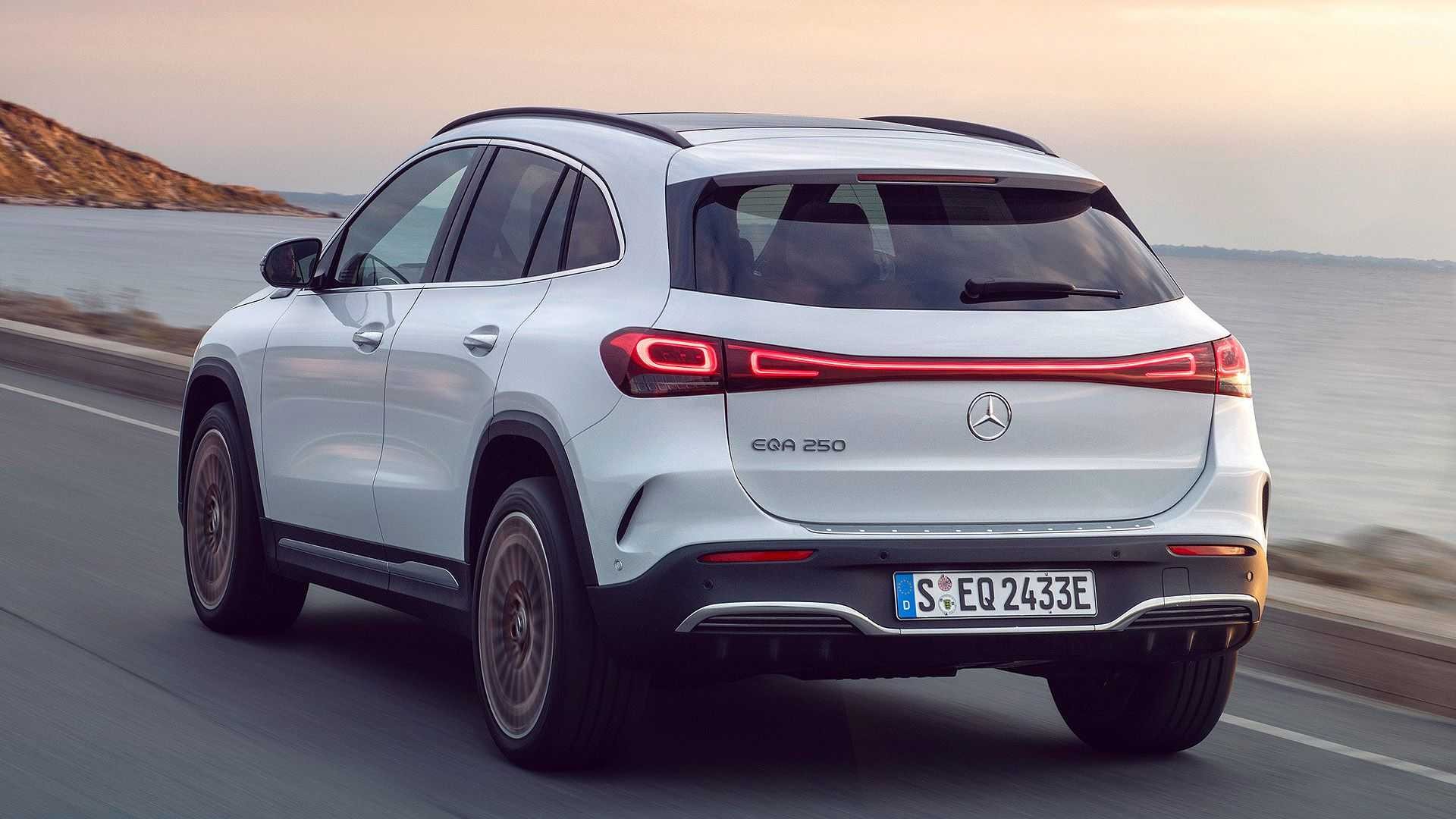 Mercedes EQA 2021 року