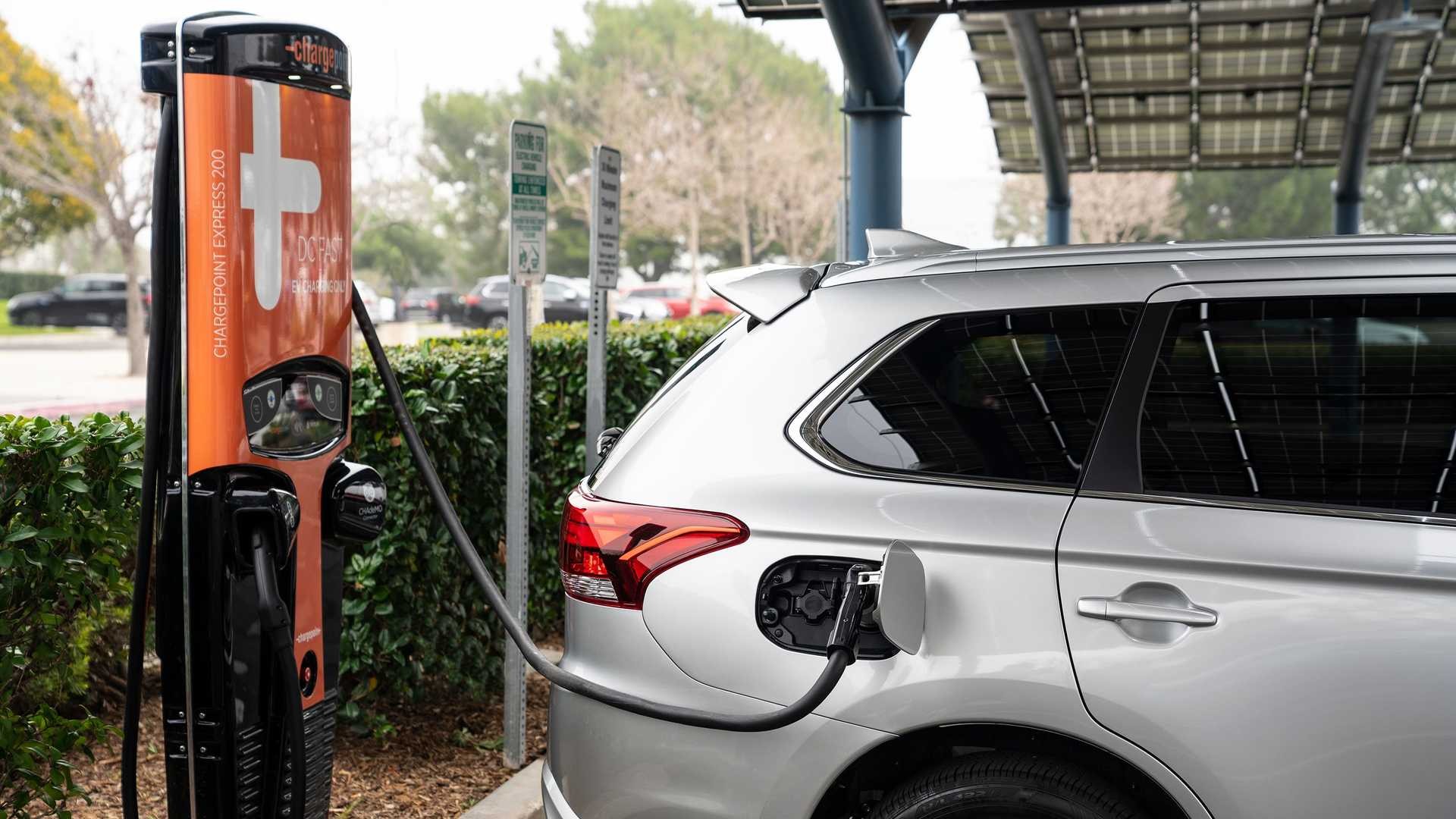 Mitsubishi Outlander PHEV 2021