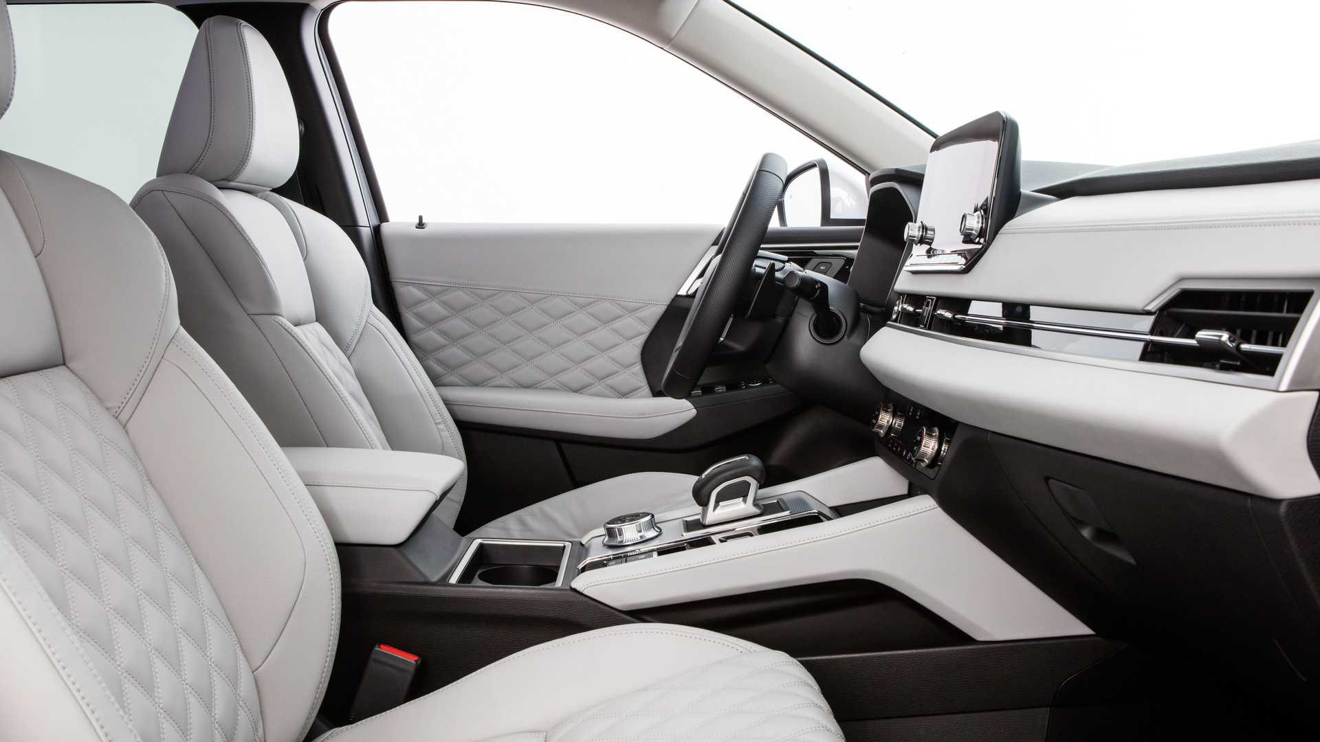 Mitsubishi Outlander 2022 року