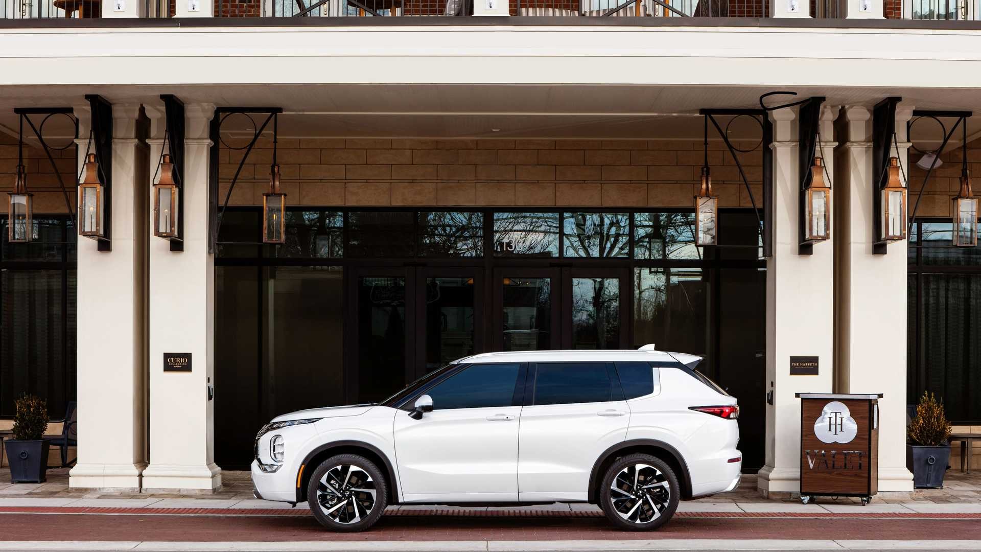 Mitsubishi Outlander 2022 року