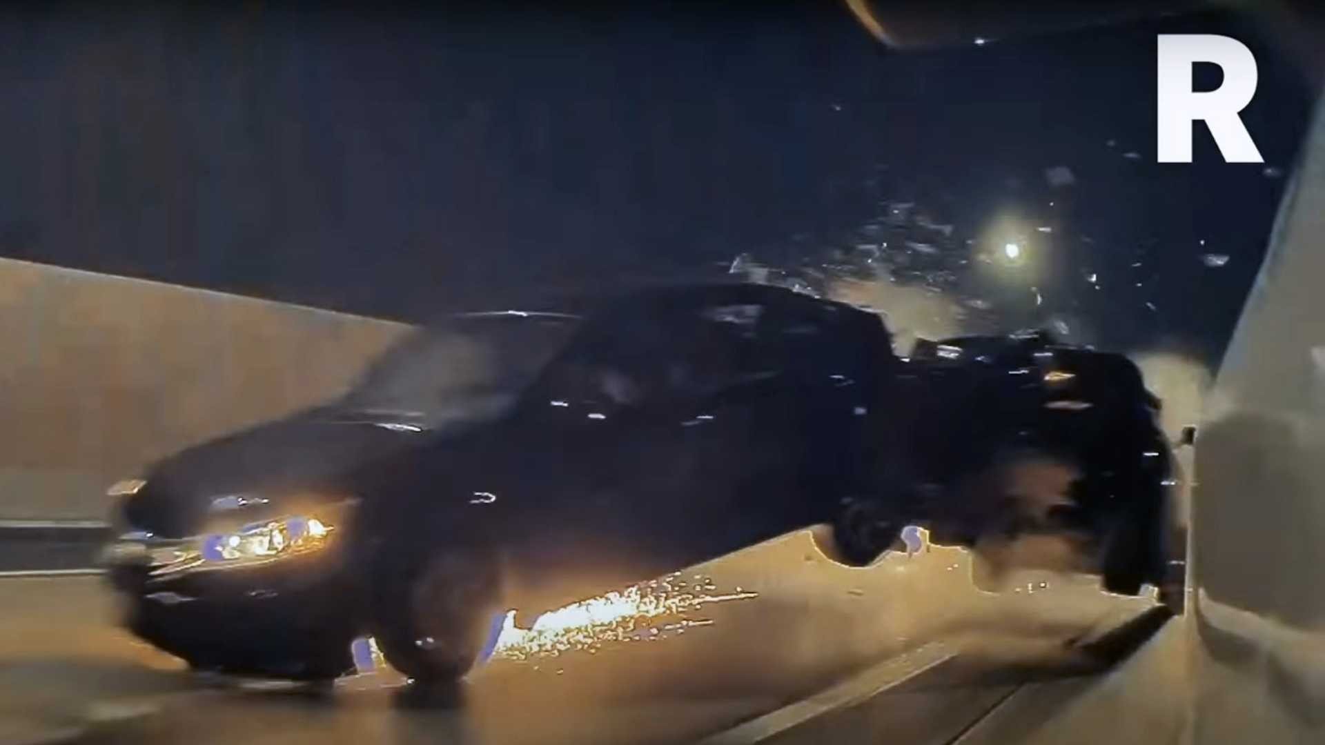 Dodge Challenger аварія обгін Tesla Model Y