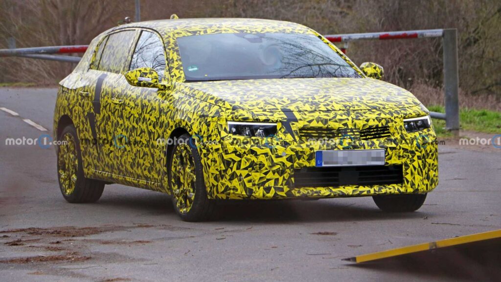 Opel Astra 2022 року