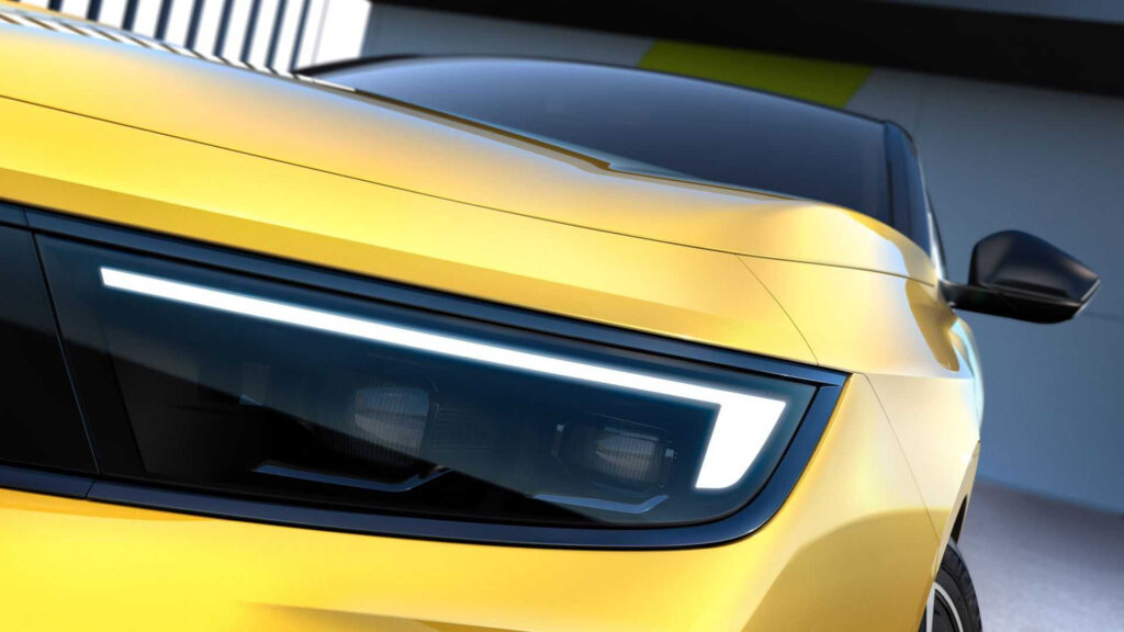 Opel Astra 2021року