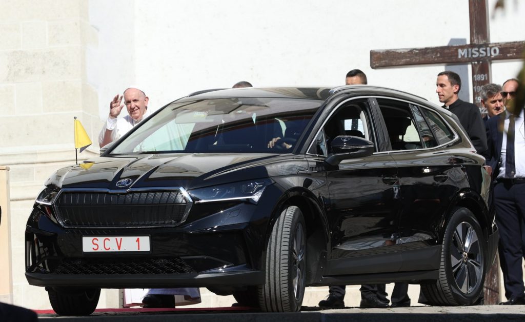Skoda Enyaq IV для Папи Франциска