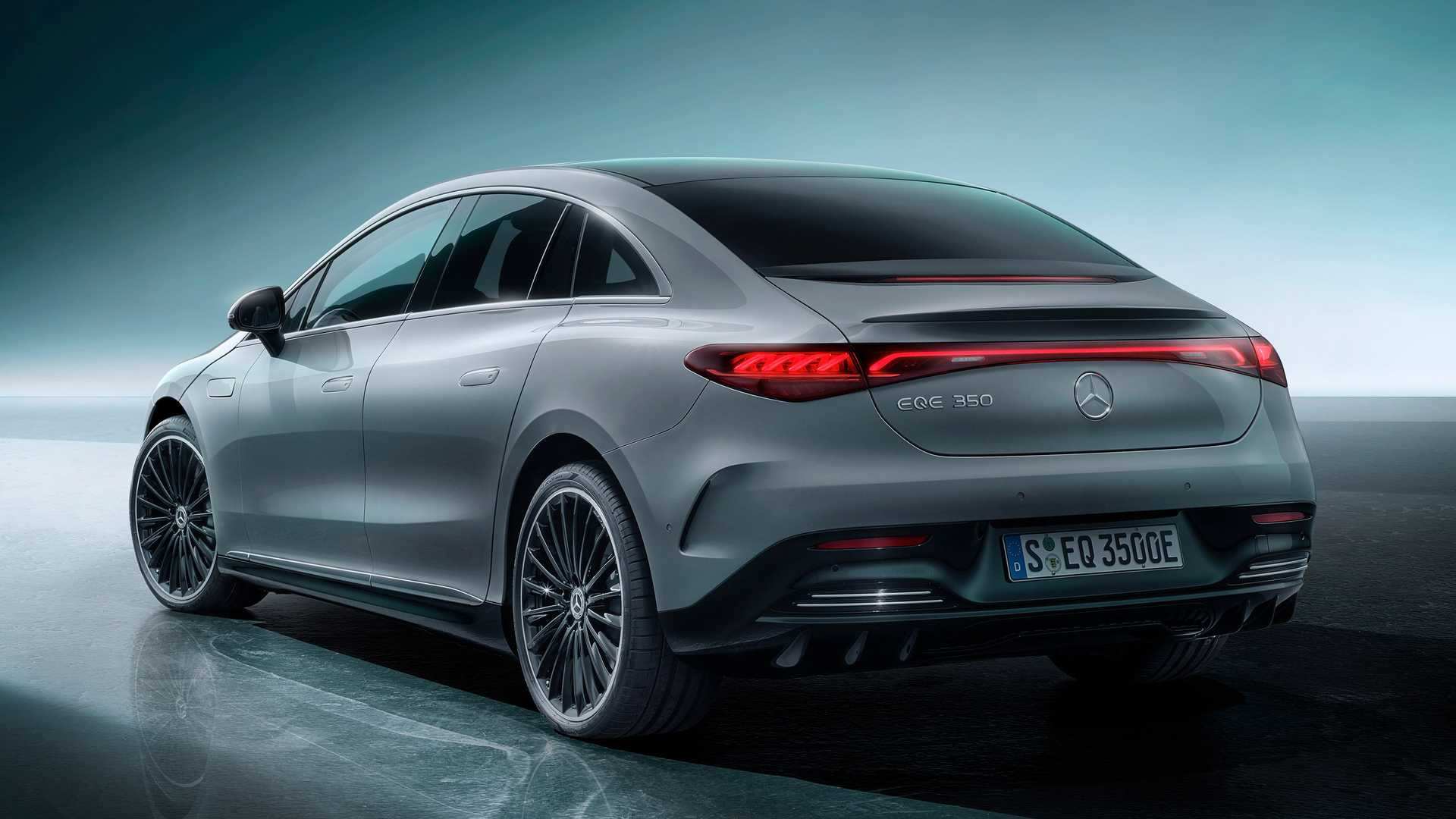 Mercedes-Benz EQE 2023 року