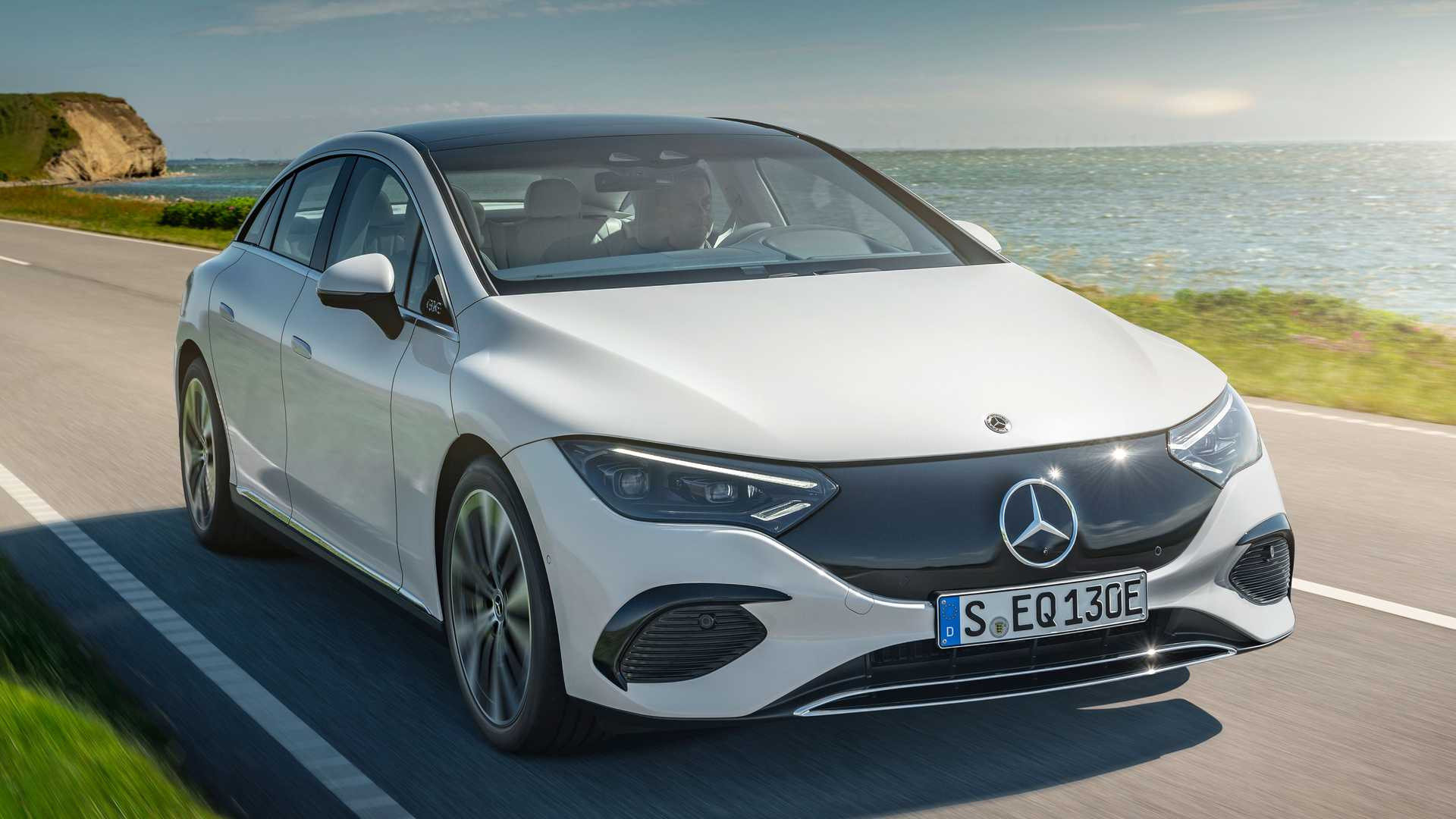 Mercedes-Benz EQE 2023 року