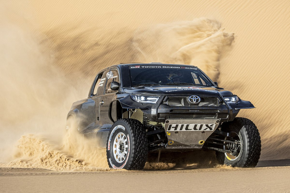 Toyota Hilux 2022 року