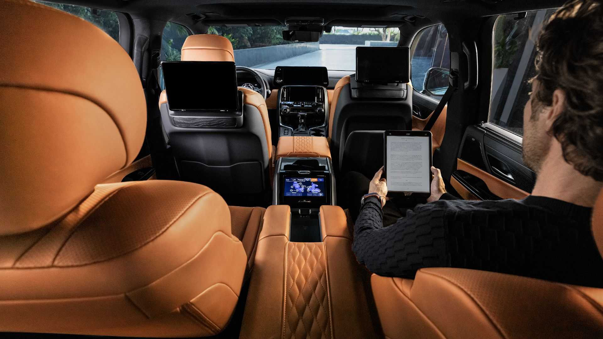 Lexus LX 600 2022 року
