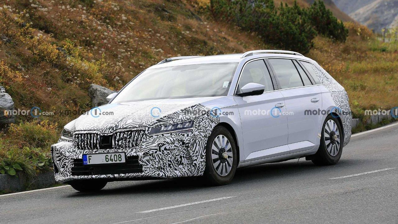 Skoda Superb 2023 року