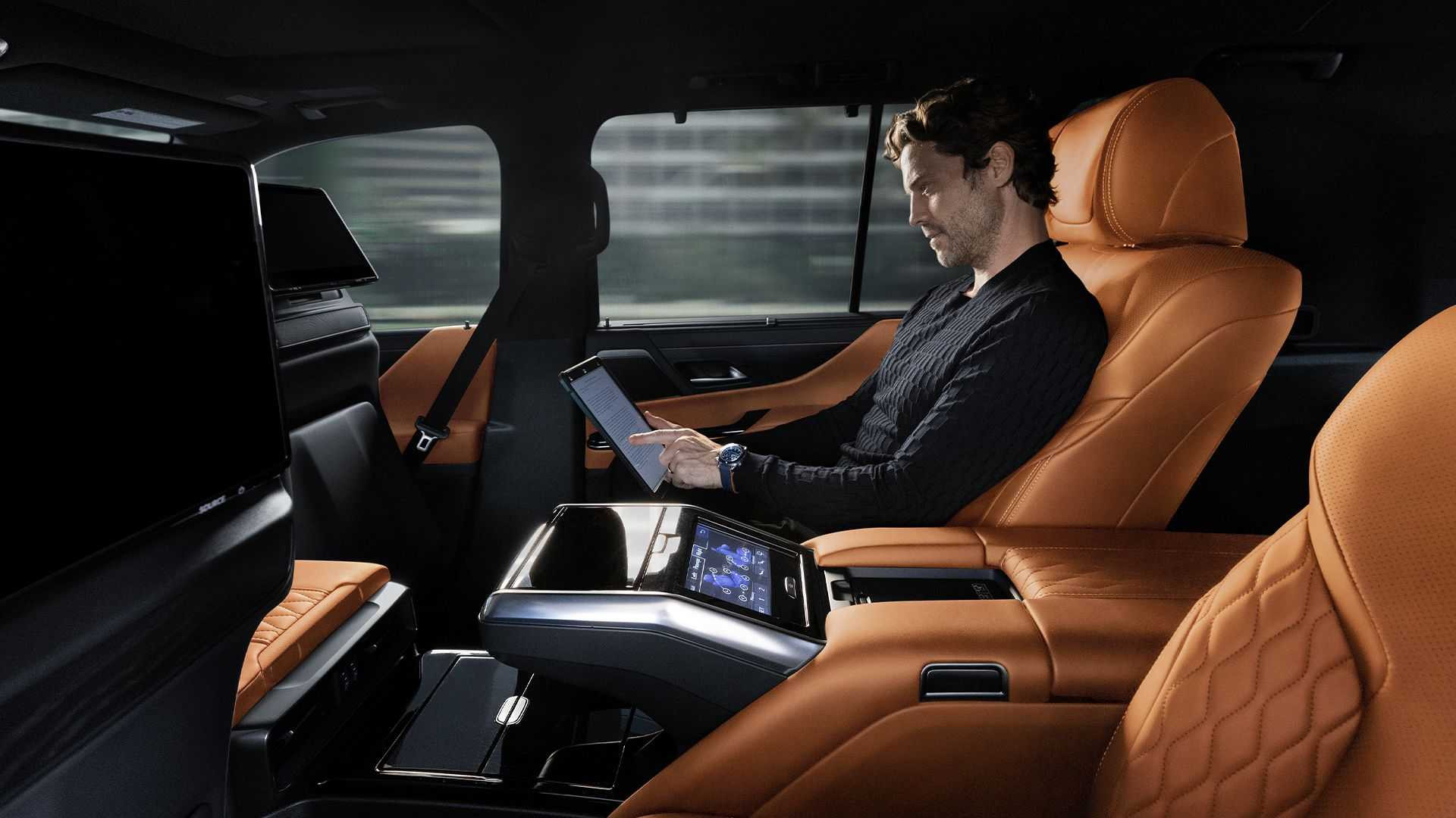 Lexus LX 600 2022 року