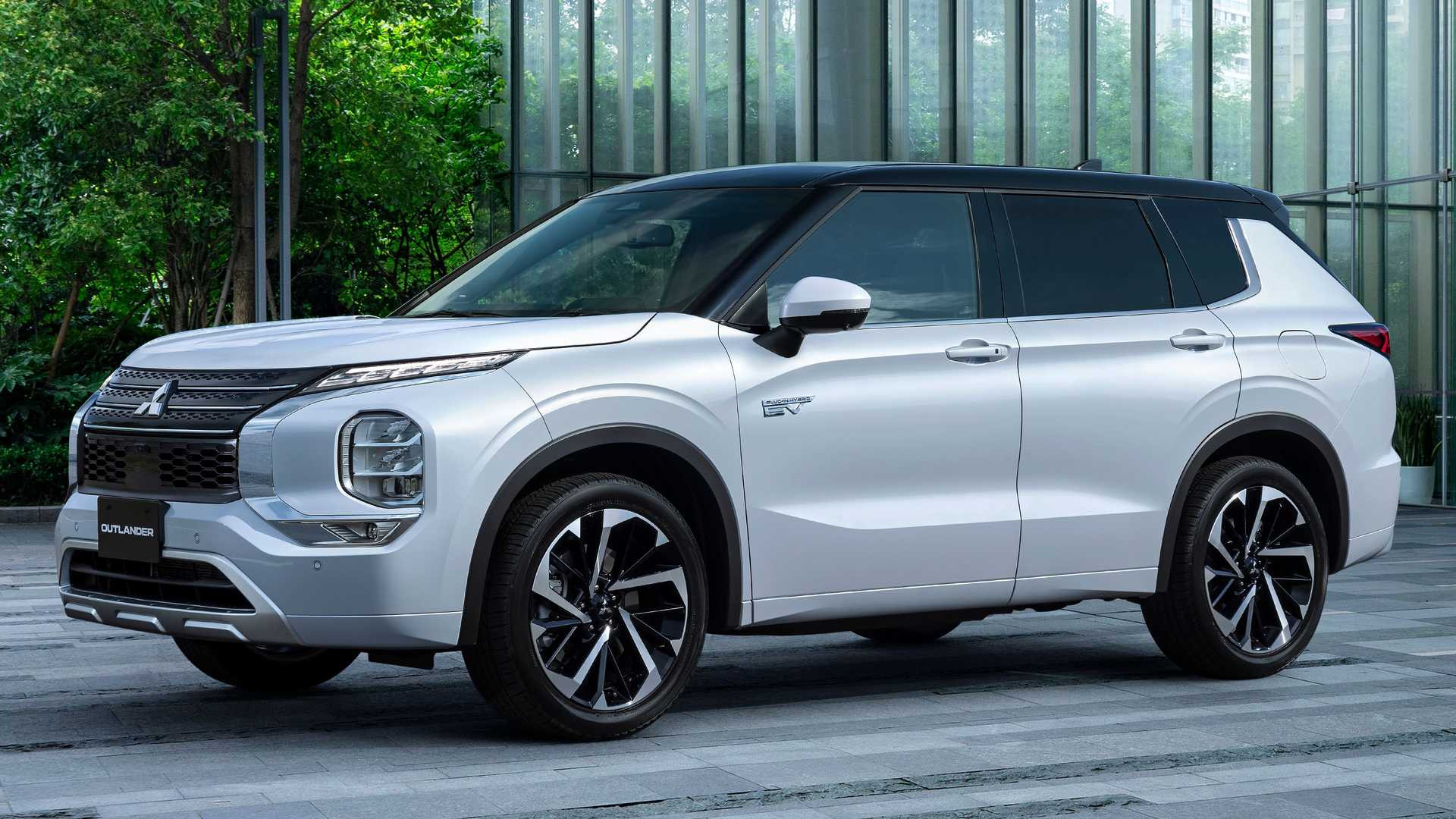 Mitsubishi Outlander PHEV 2023 року