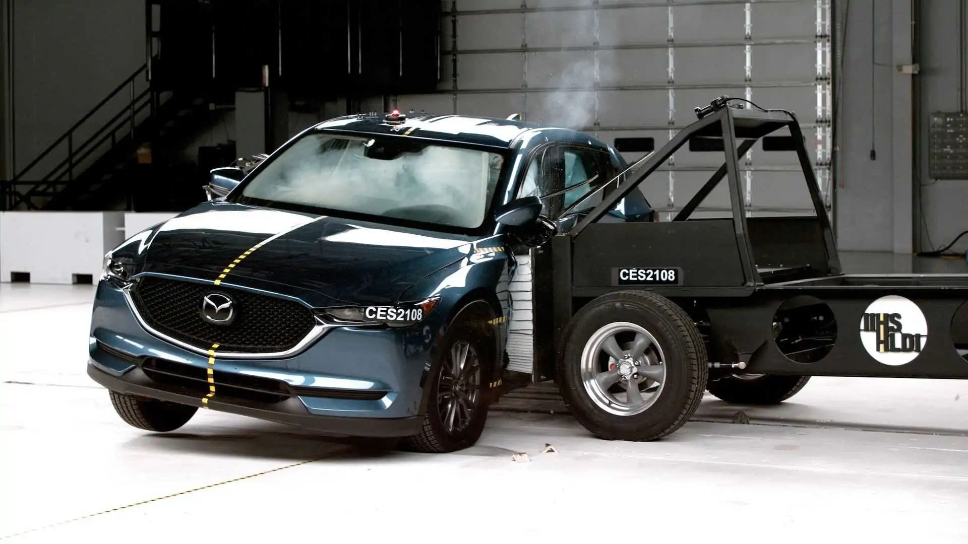 Боковий краш-тест Mazda CX-5