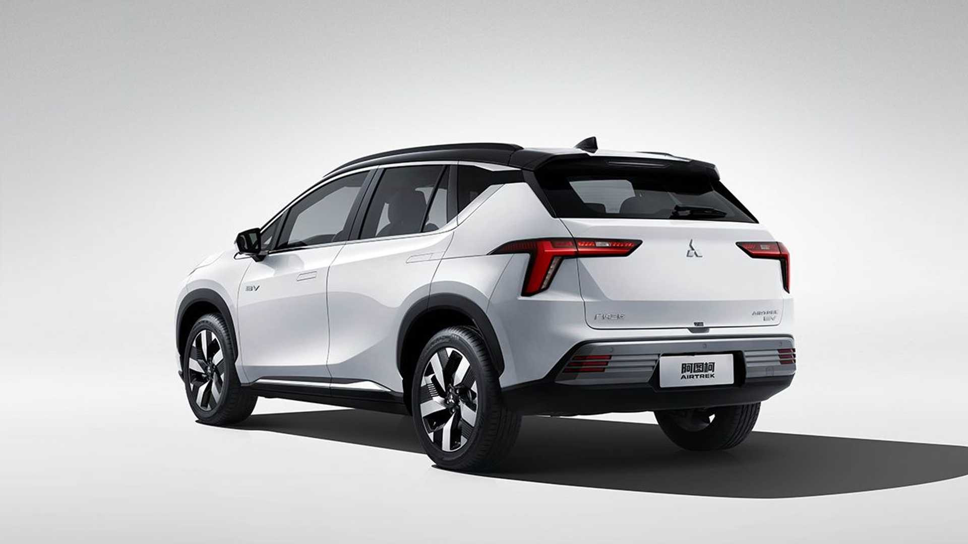 Mitsubishi Airtrek 2022 року