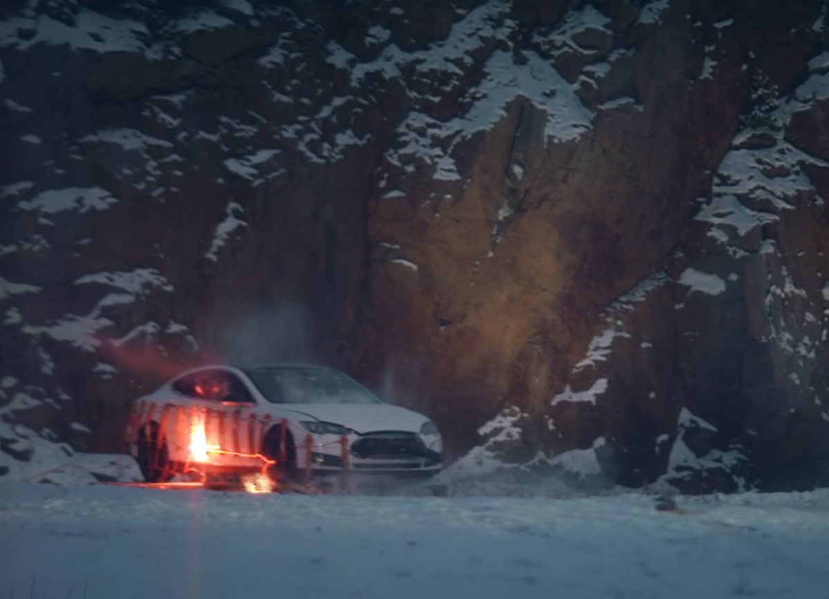 Власник Tesla Model S знищив електрокар