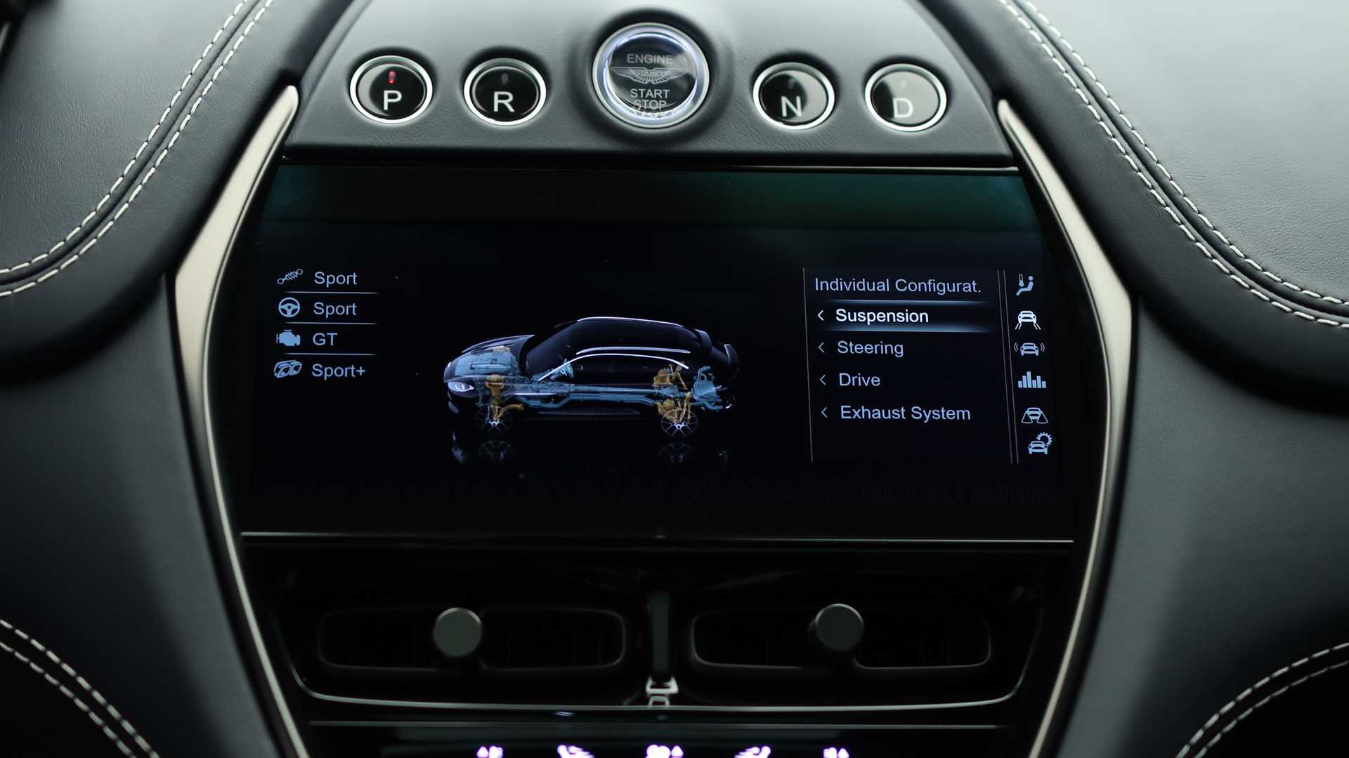 Aston Martin DBX707