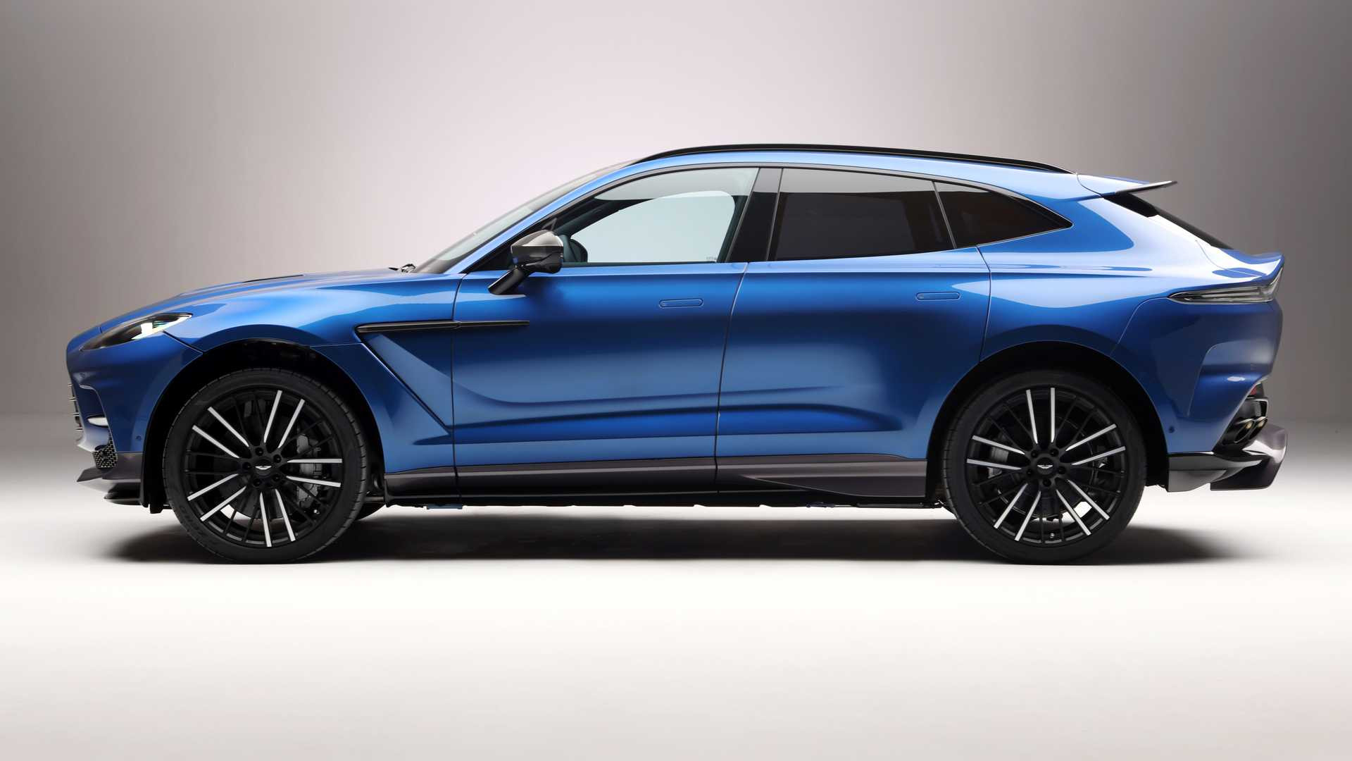 Aston Martin DBX707