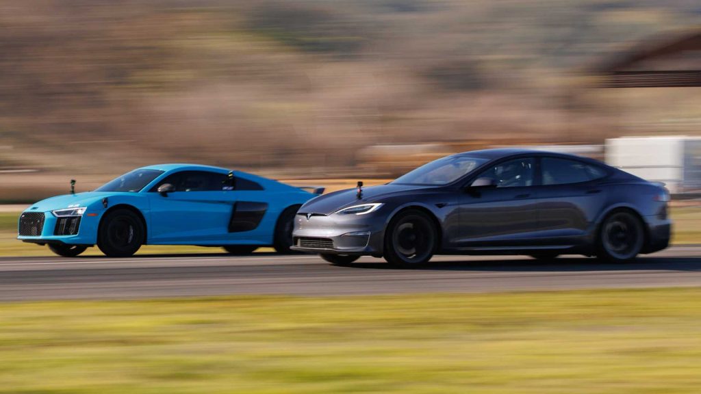 Audi R8проти Tesla Model S Plaid 2022