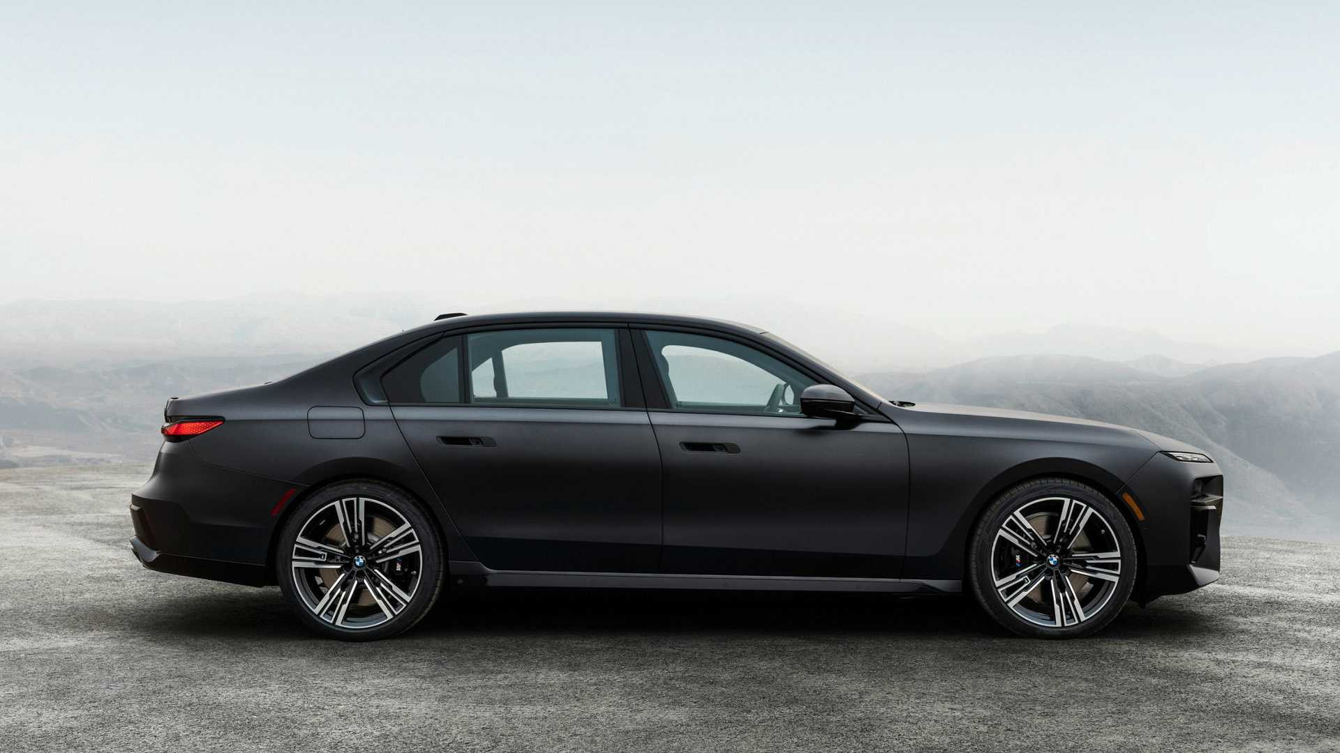 BMW 7 серія 2022 року