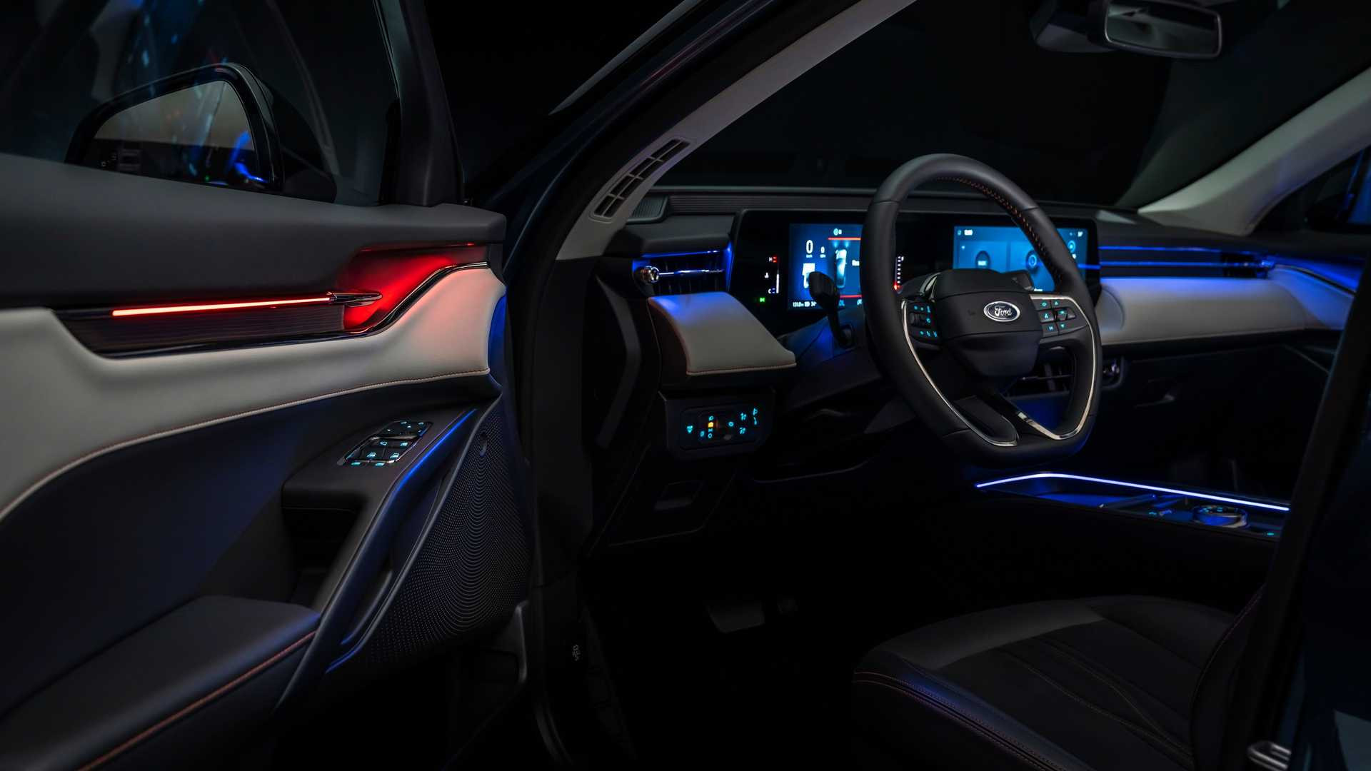 Ford Taurus 2023 року