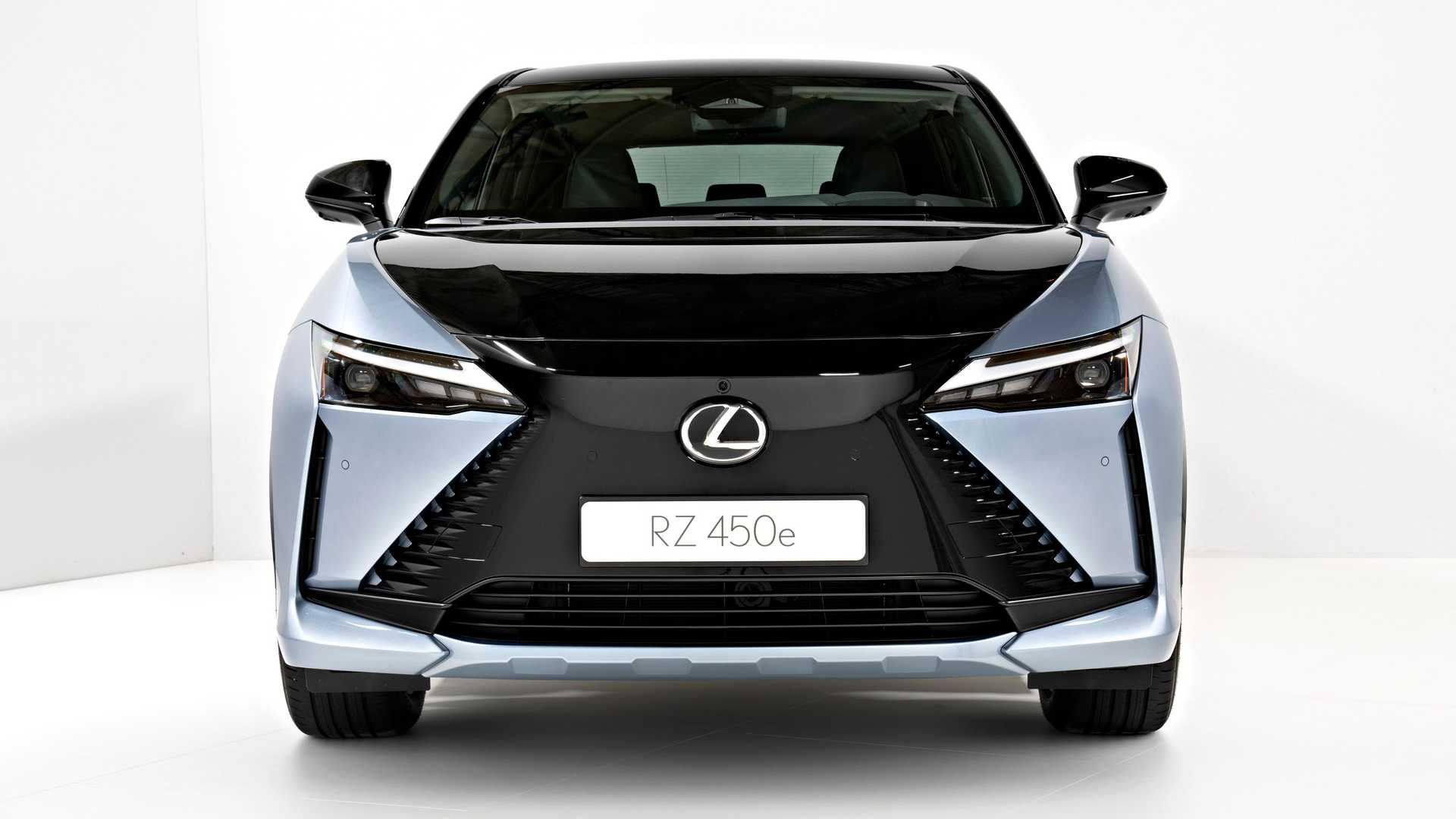 Lexus RZ 450e 2023 року
