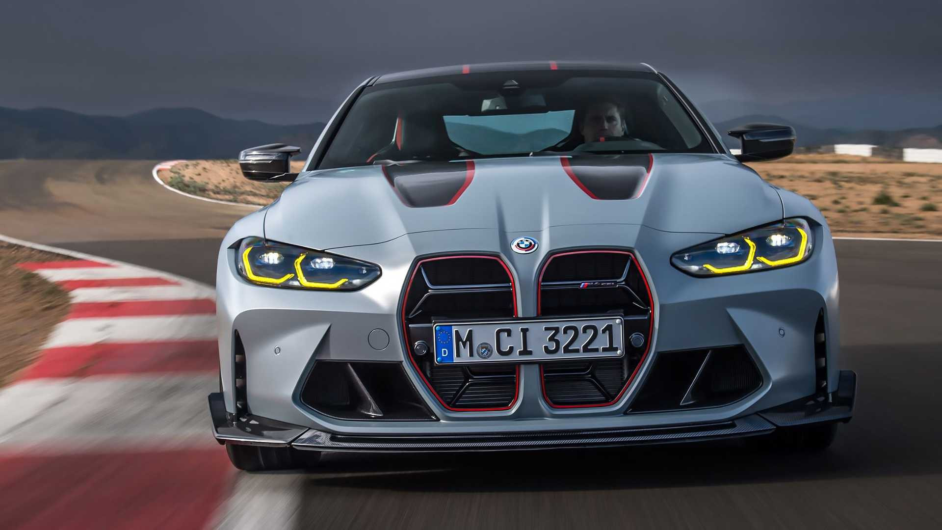 BMW M4 CSL 2022 року