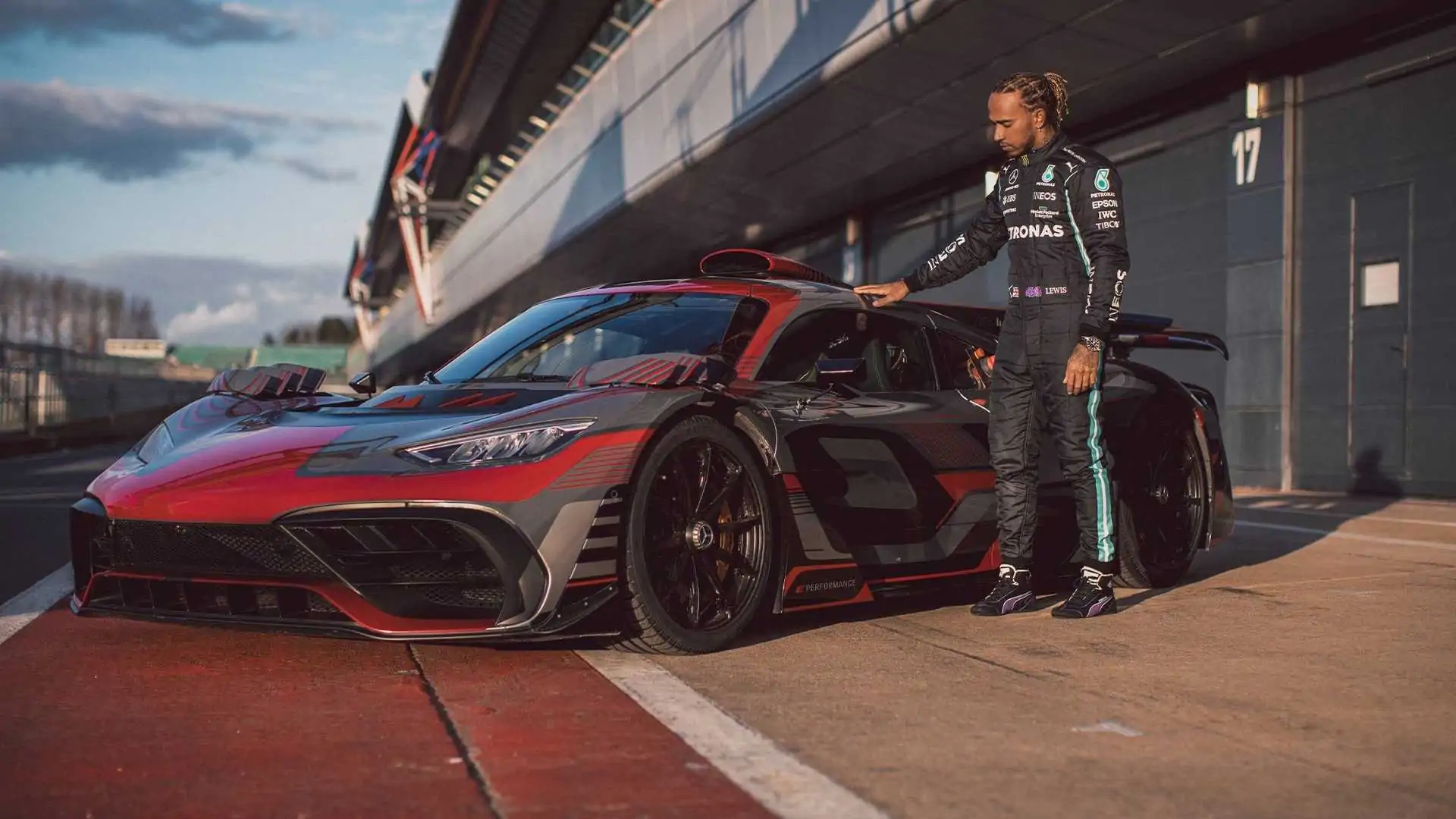 Mercedes AMG One та Льюїс Хемільтон