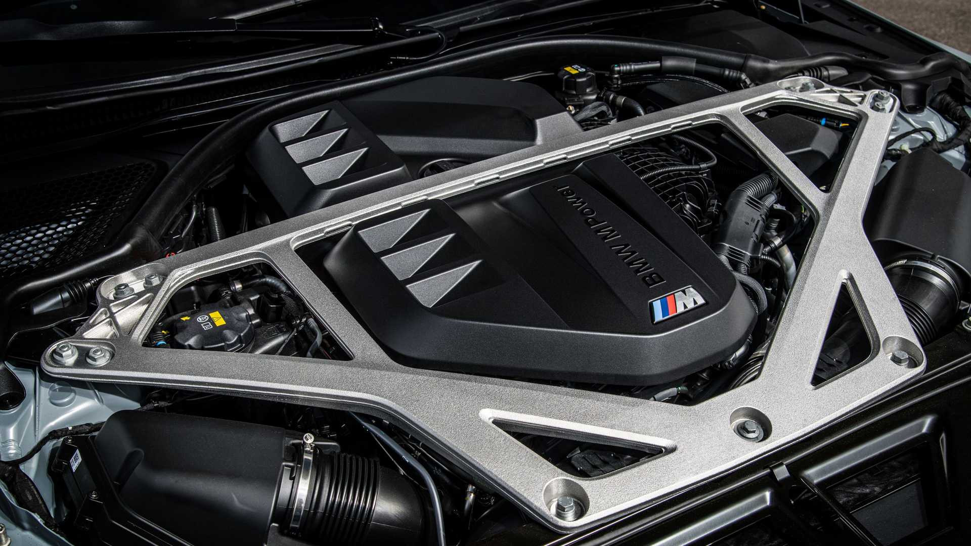 BMW M4 CSL 2022 року