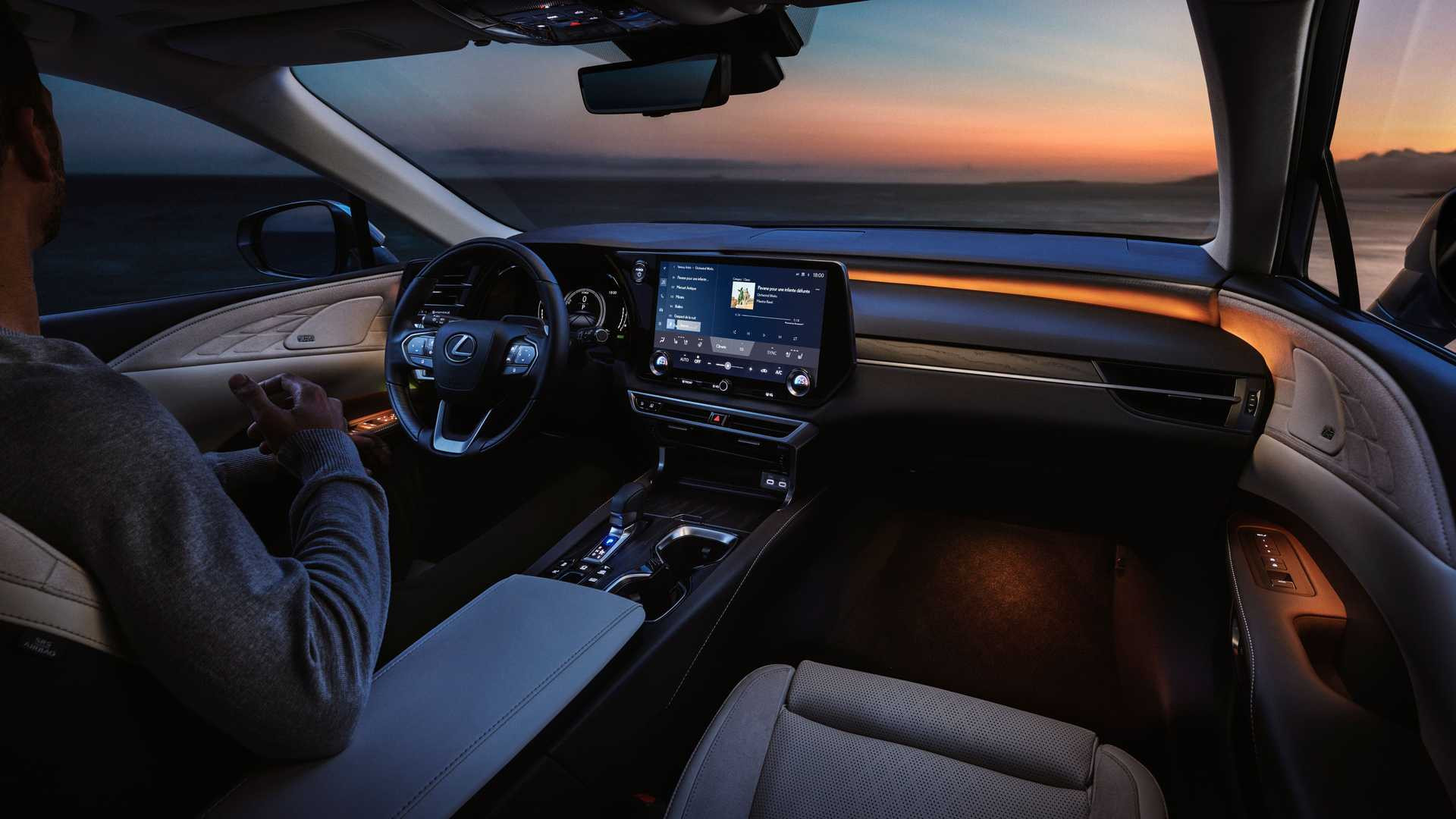 Lexus RX 2023 року