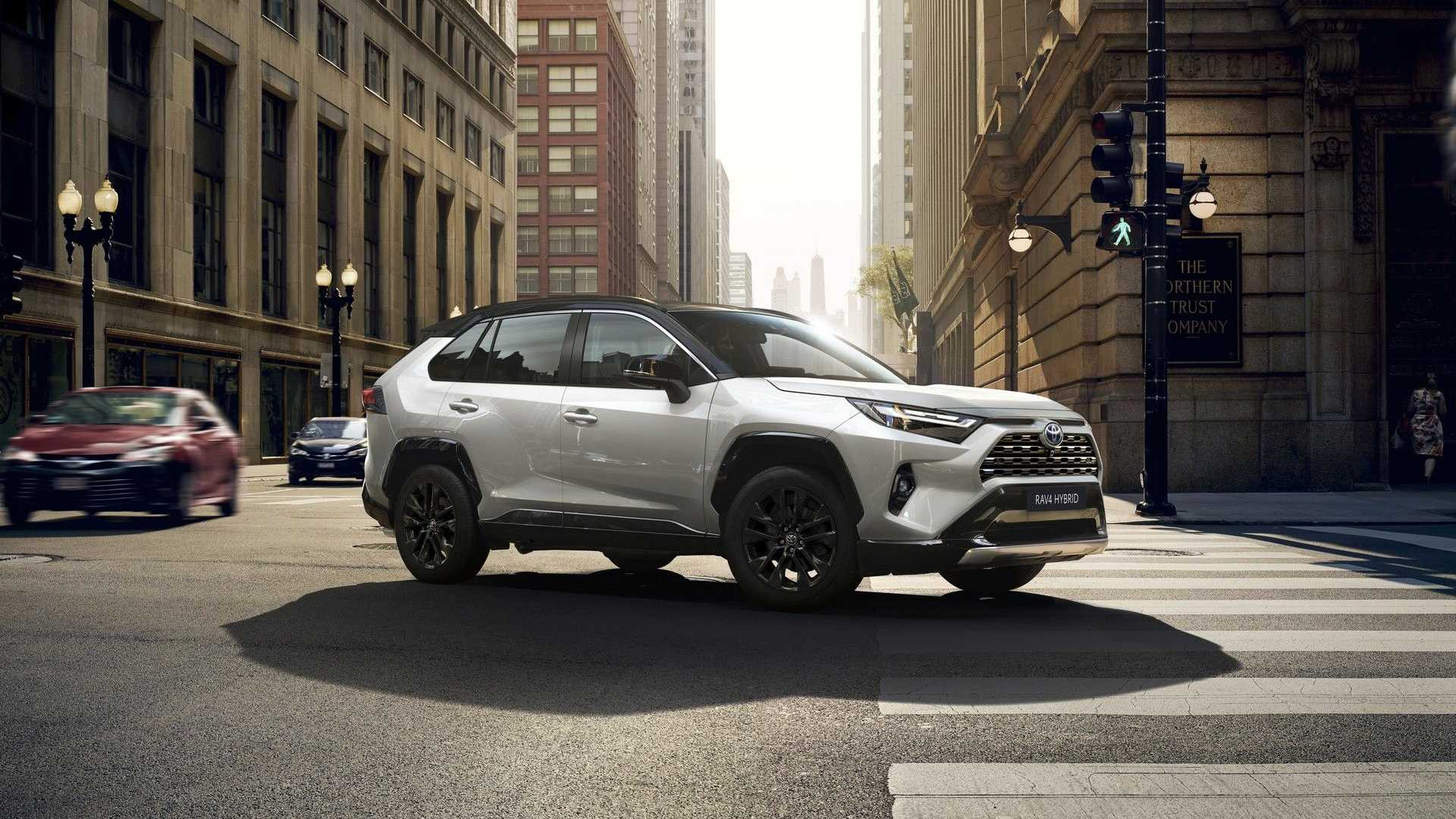Toyota RAV4 2023 року