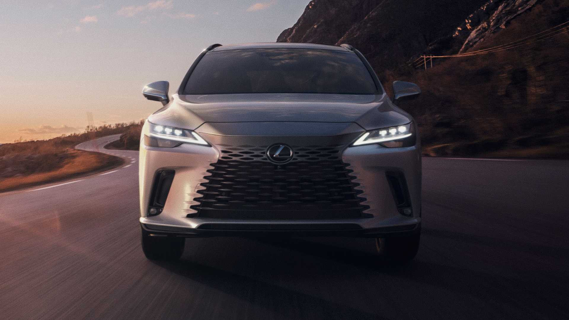 Lexus RX 2023 року