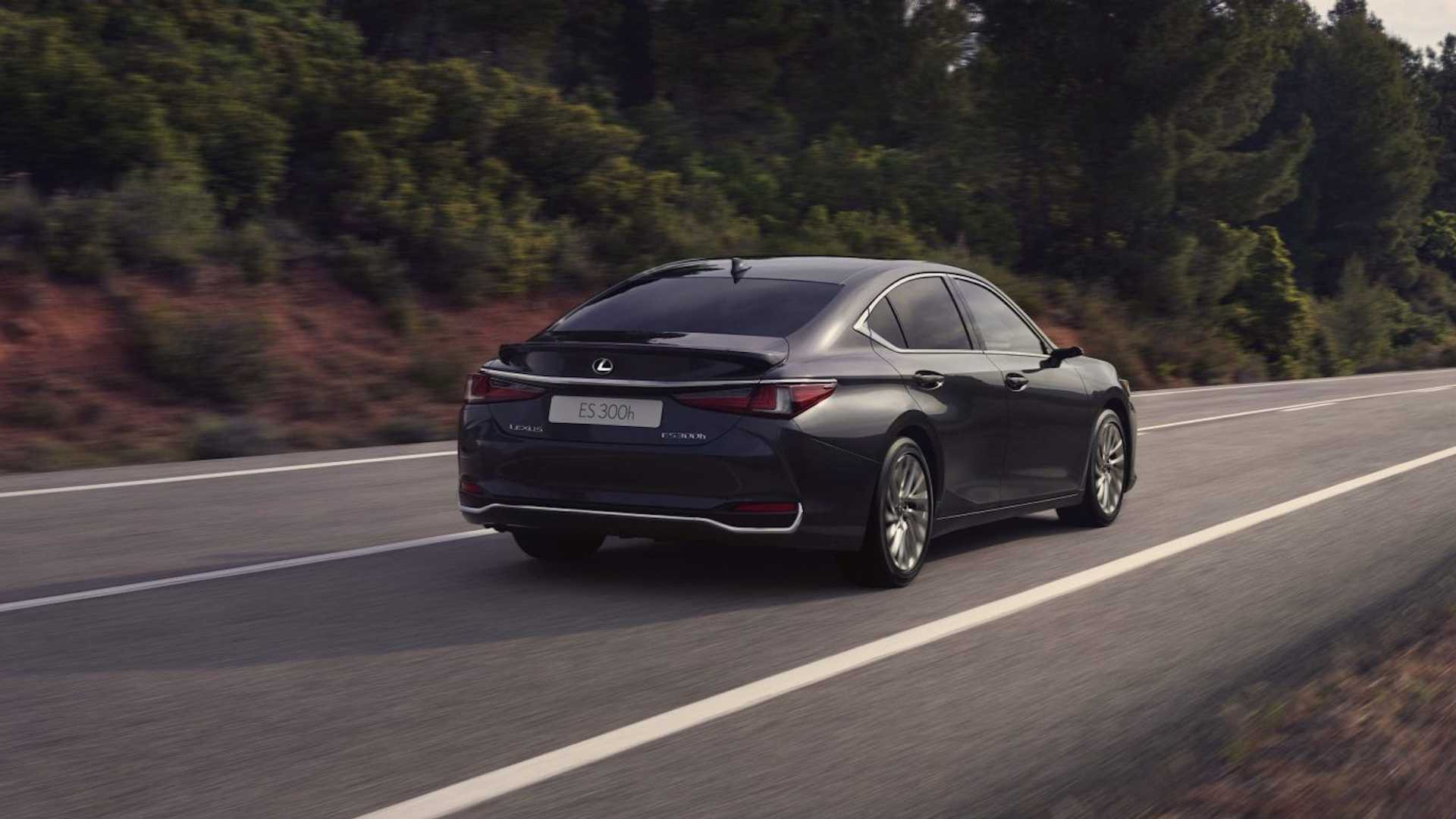 Lexus ES 2023 року