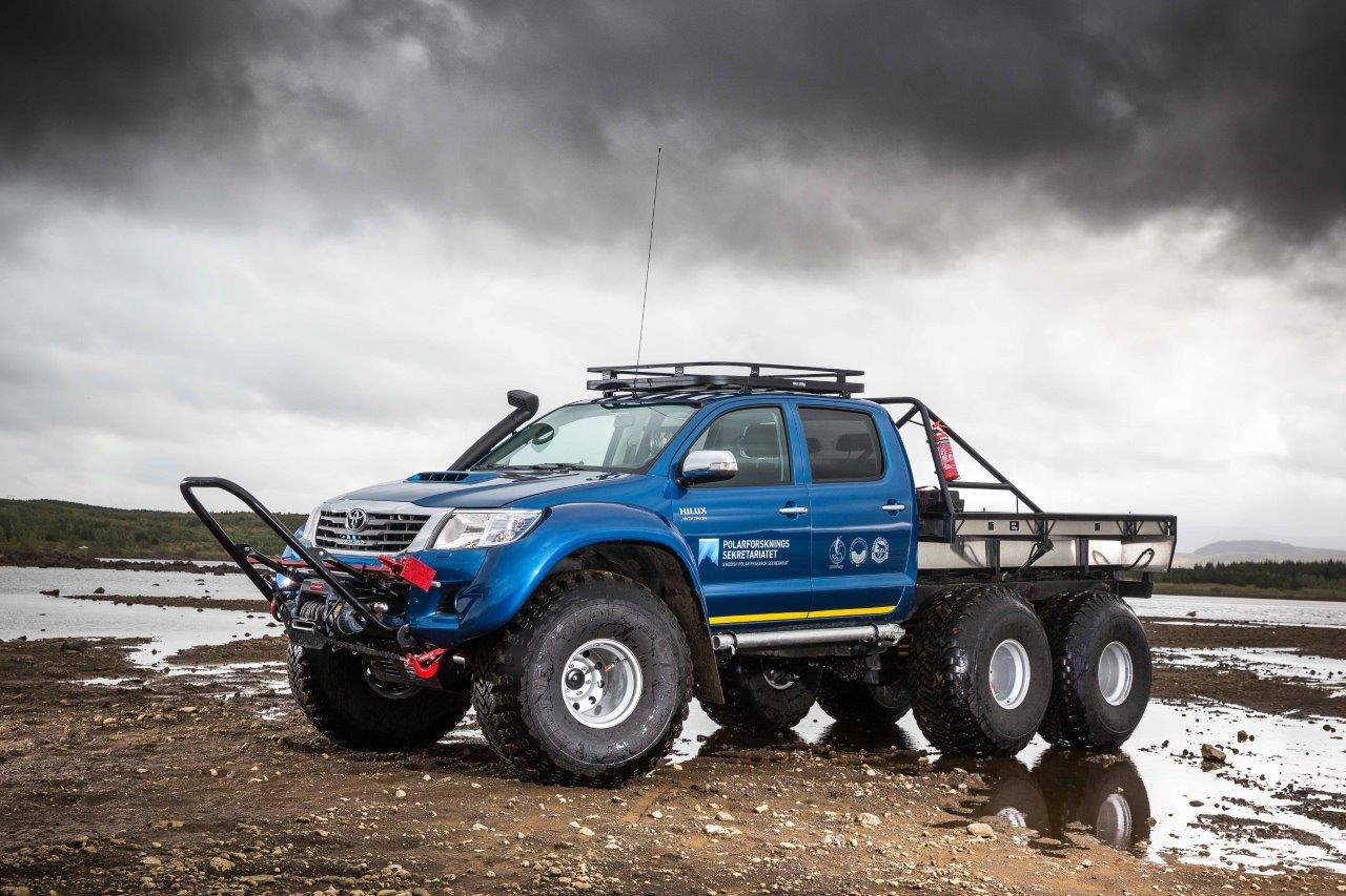 Toyota Hilux AT44 6x6