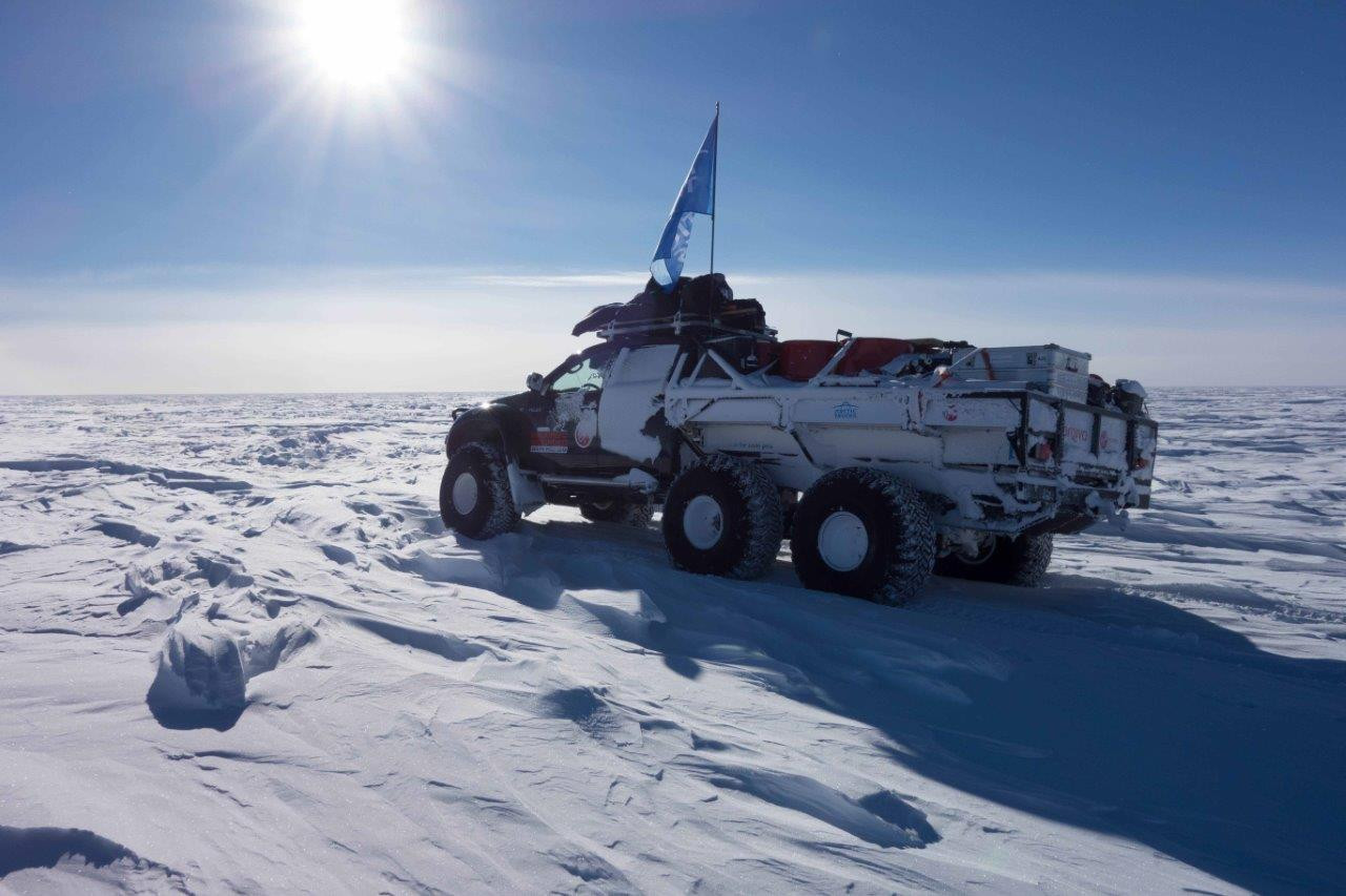 Toyota Hilux AT44 6x6