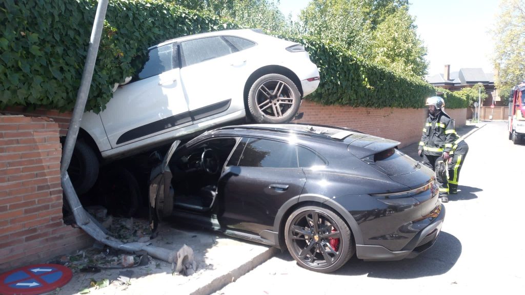 Аварія Porsche Taycan та Macan