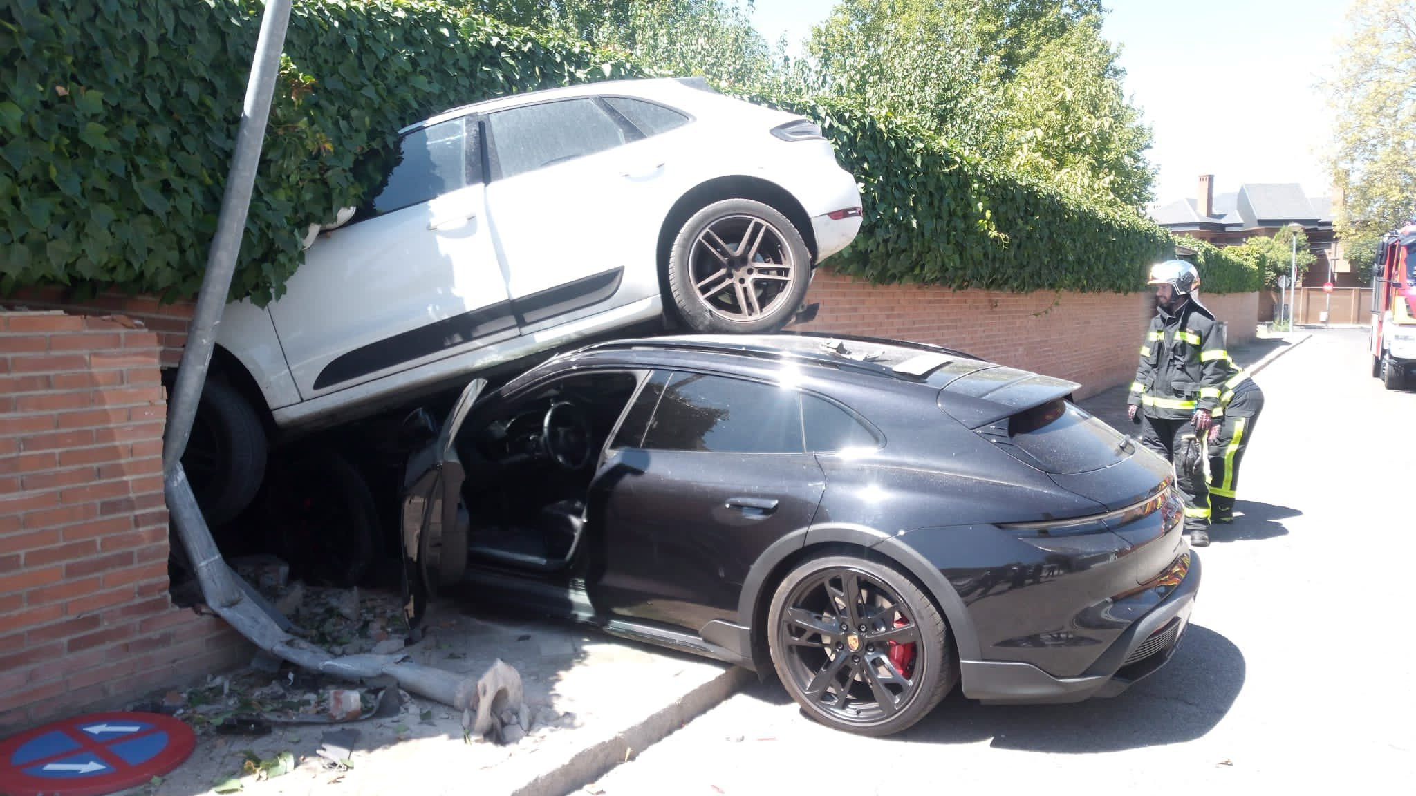 Аварія Porsche Taycan та Macan