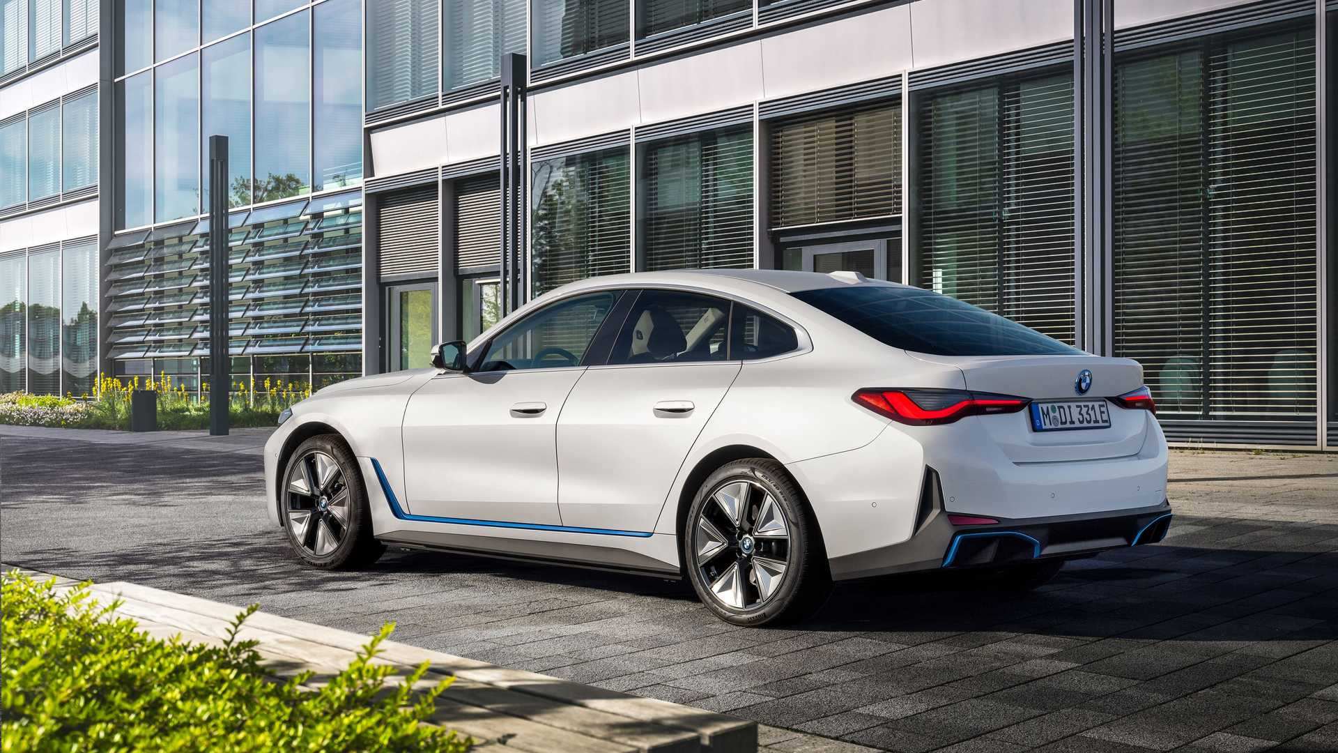 BMW i4 eDrive35 2023 року