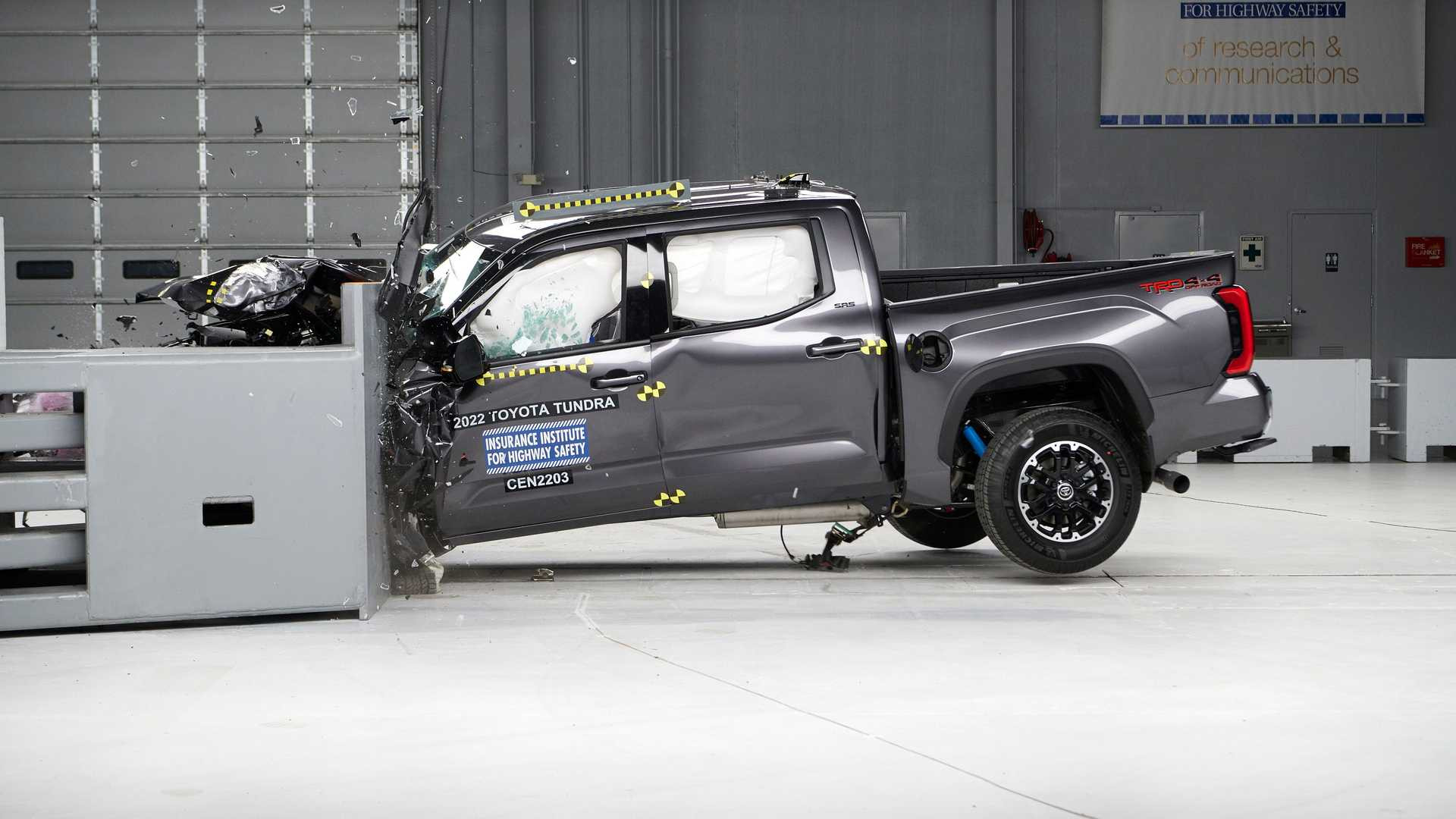 Краш-тест Toyota Tundra 2022 року