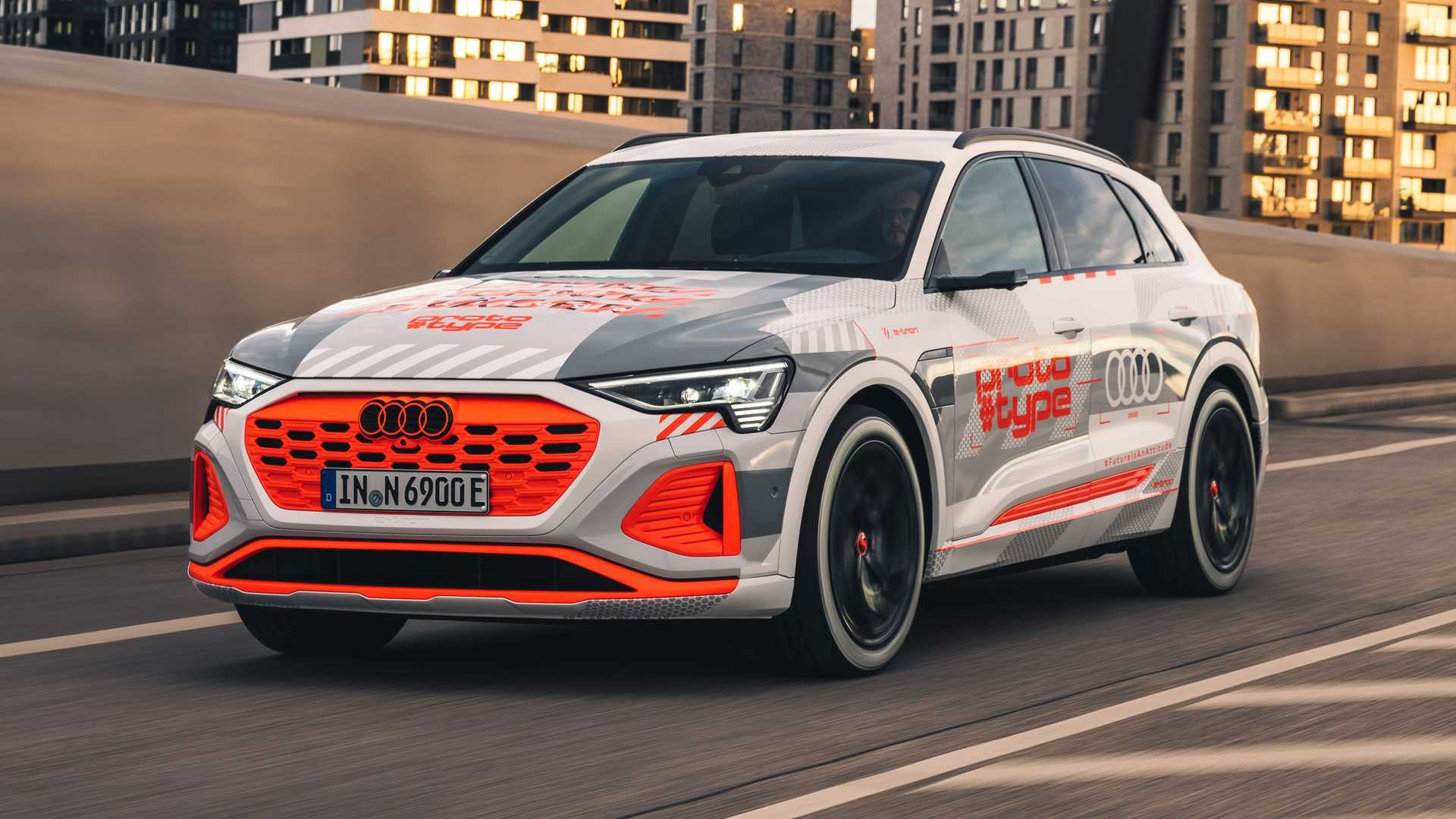 Audi Q8 E-Tron 2023 року