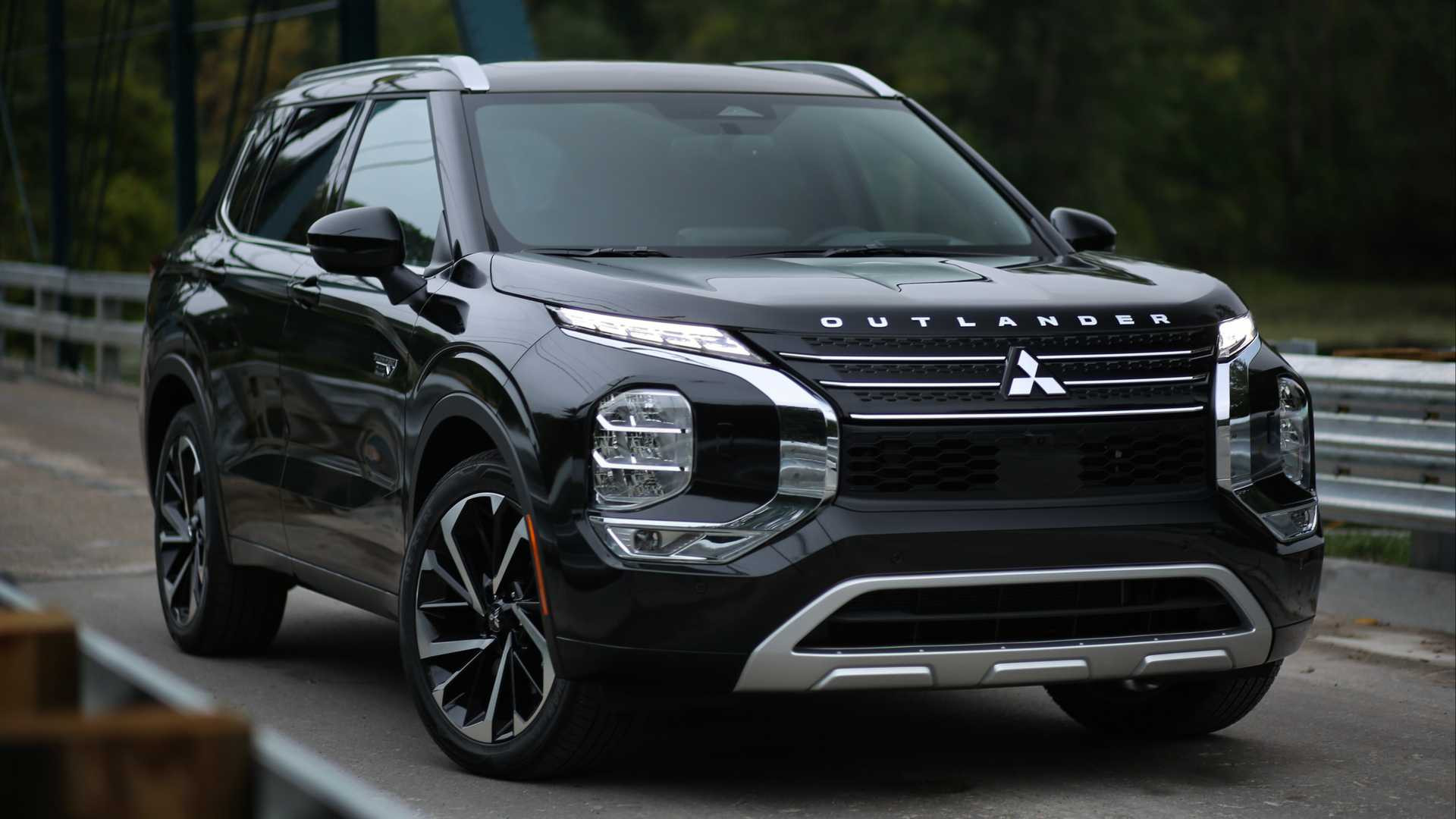 Mitsubishi Outlander PHEV 2023 року